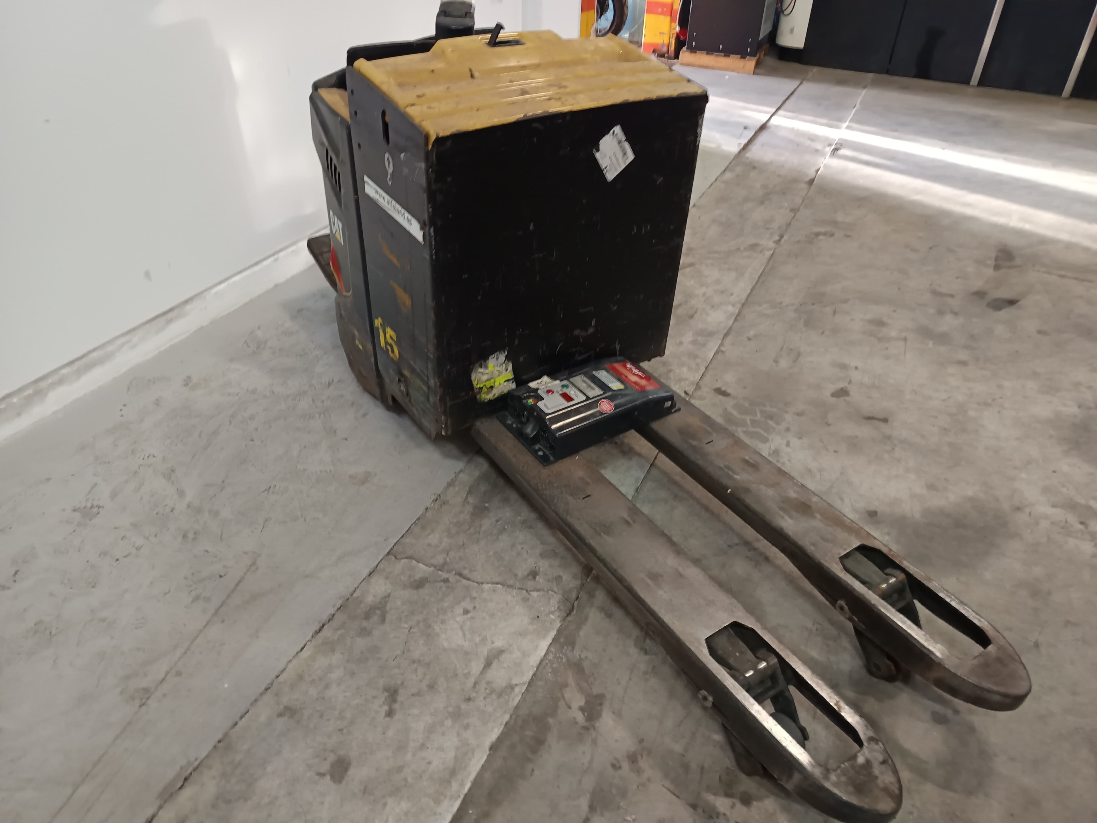 Porta Paletes Elétrico CAT · Ano 2019 — imagem 3
