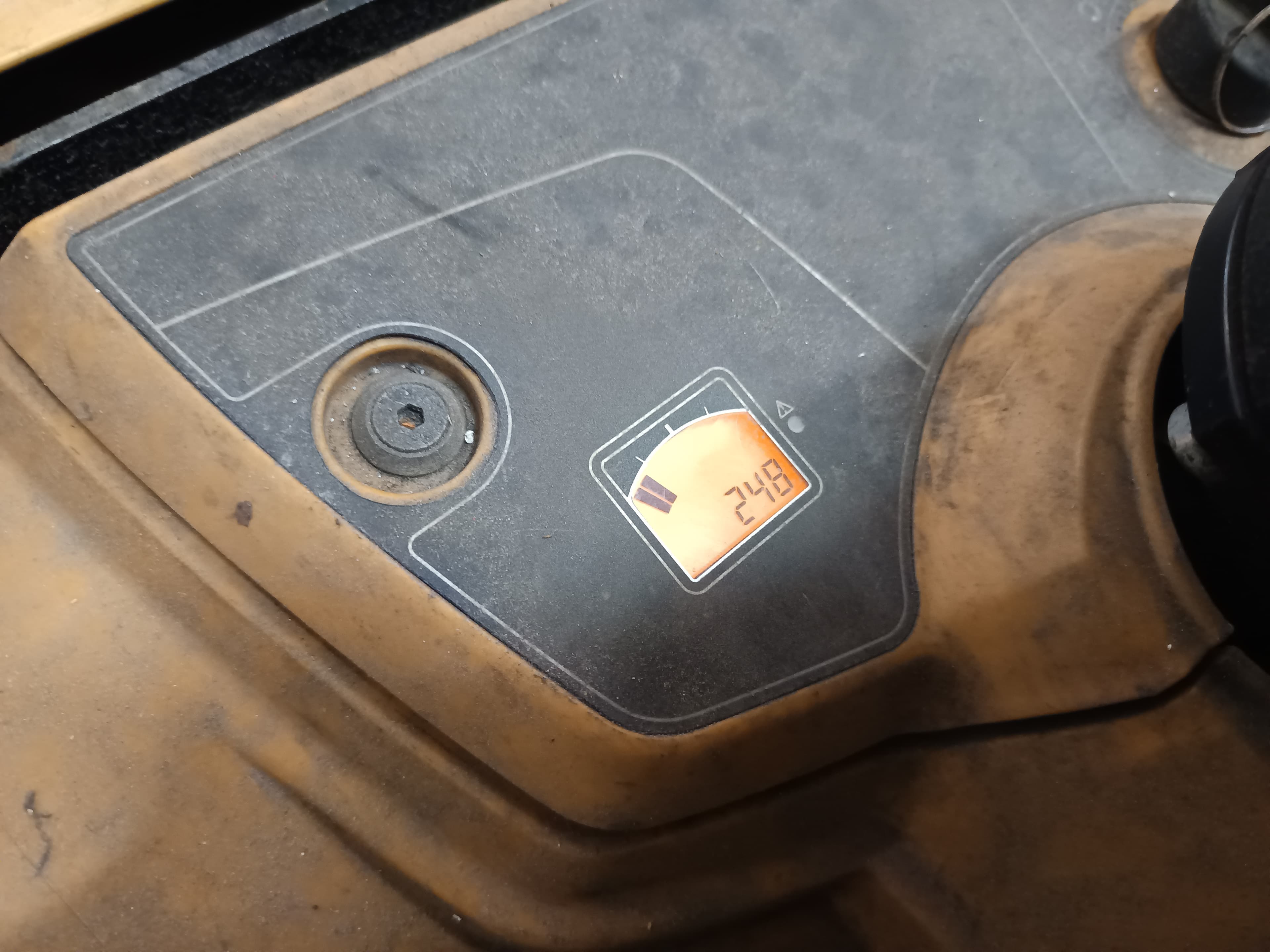 Porta Paletes Elétrico CAT · Ano 2019 — imagem 12