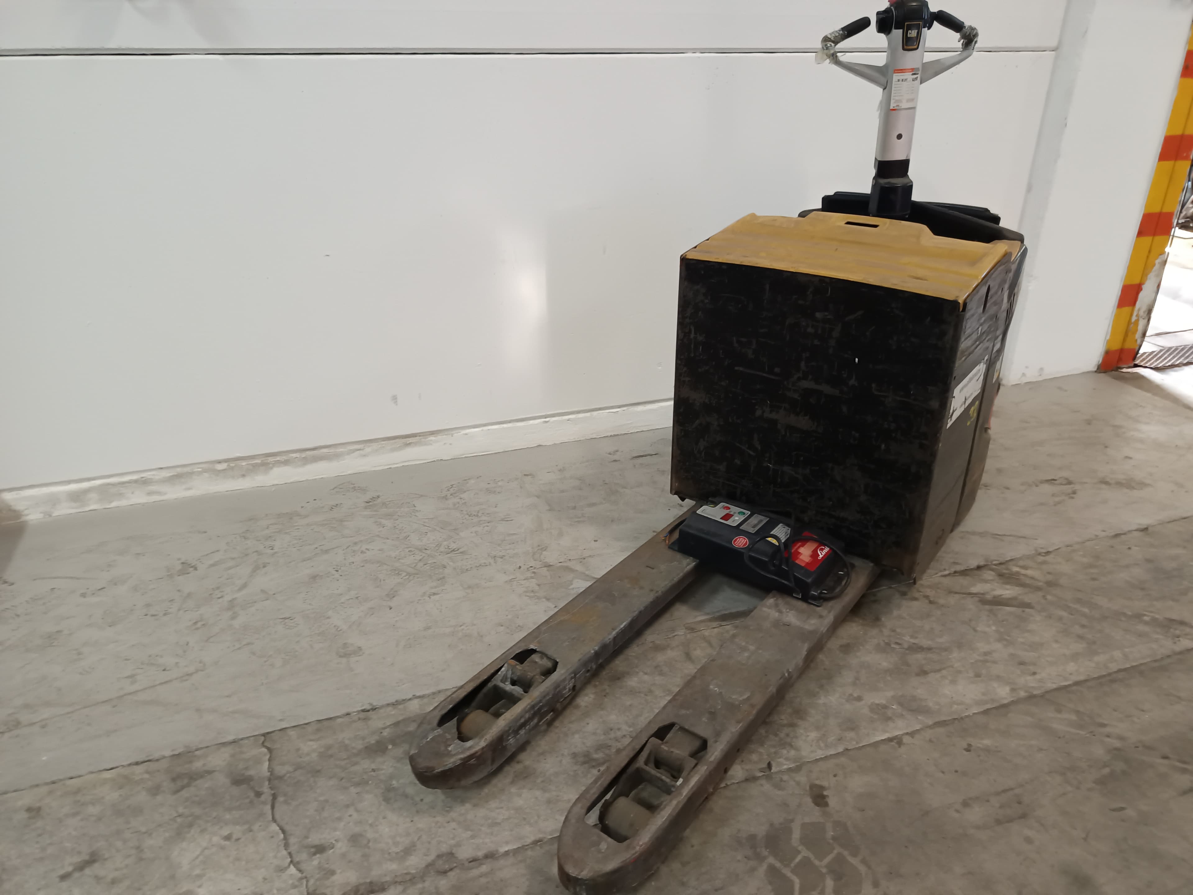 Porta Paletes Elétrico CAT · Ano 2019 — image 2
