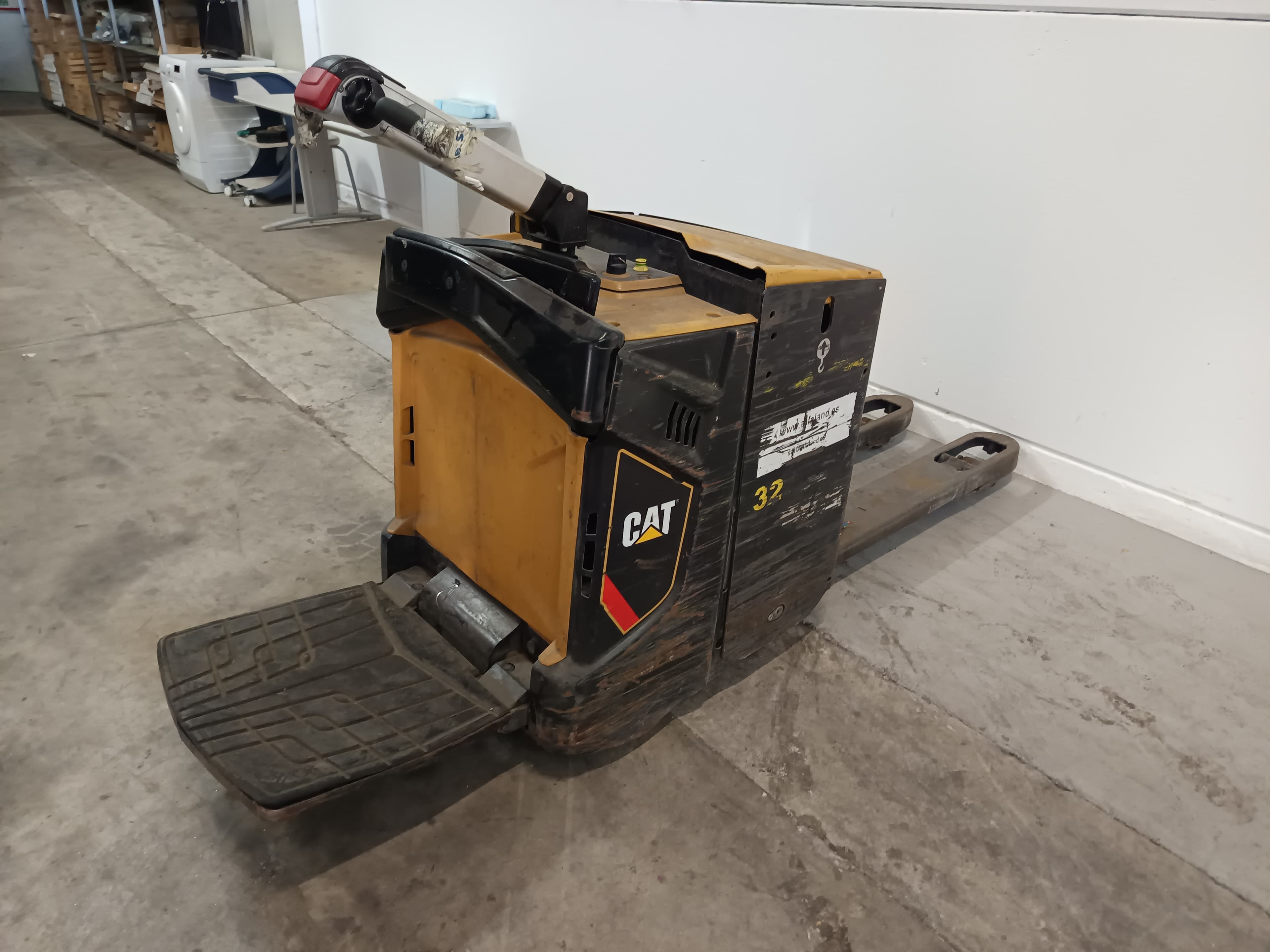 Porta Paletes Elétrico CAT · Ano 2019 — image 3