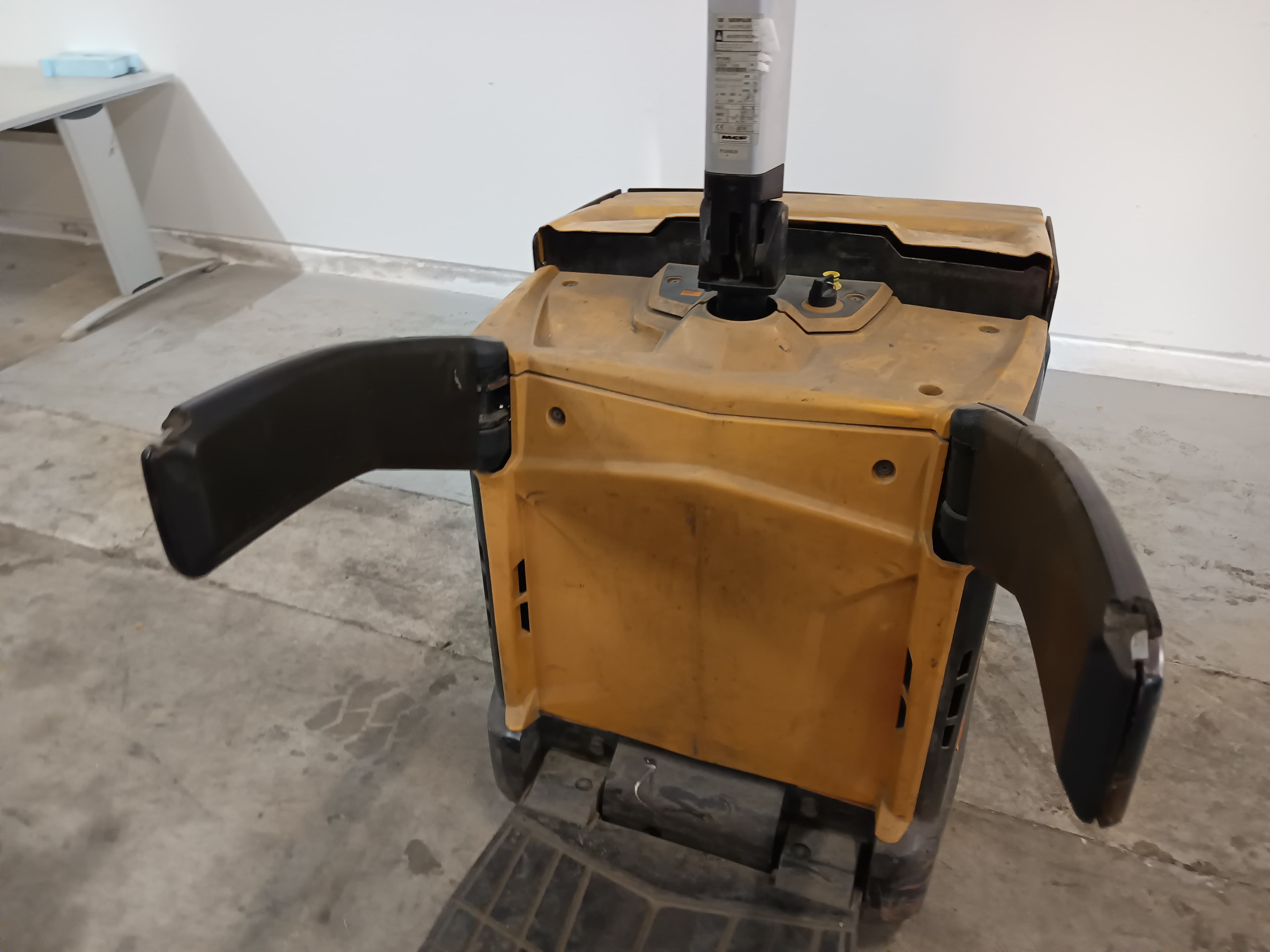 Porta Paletes Elétrico CAT · Ano 2019 — image 6