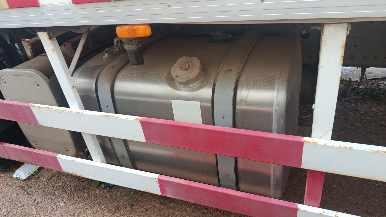 Camião frigorífico Sinotruk Howo 336 — image 10