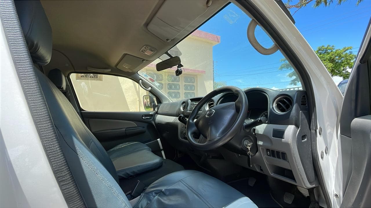 Nissan Urvan 2,71m - 2015 — image 4