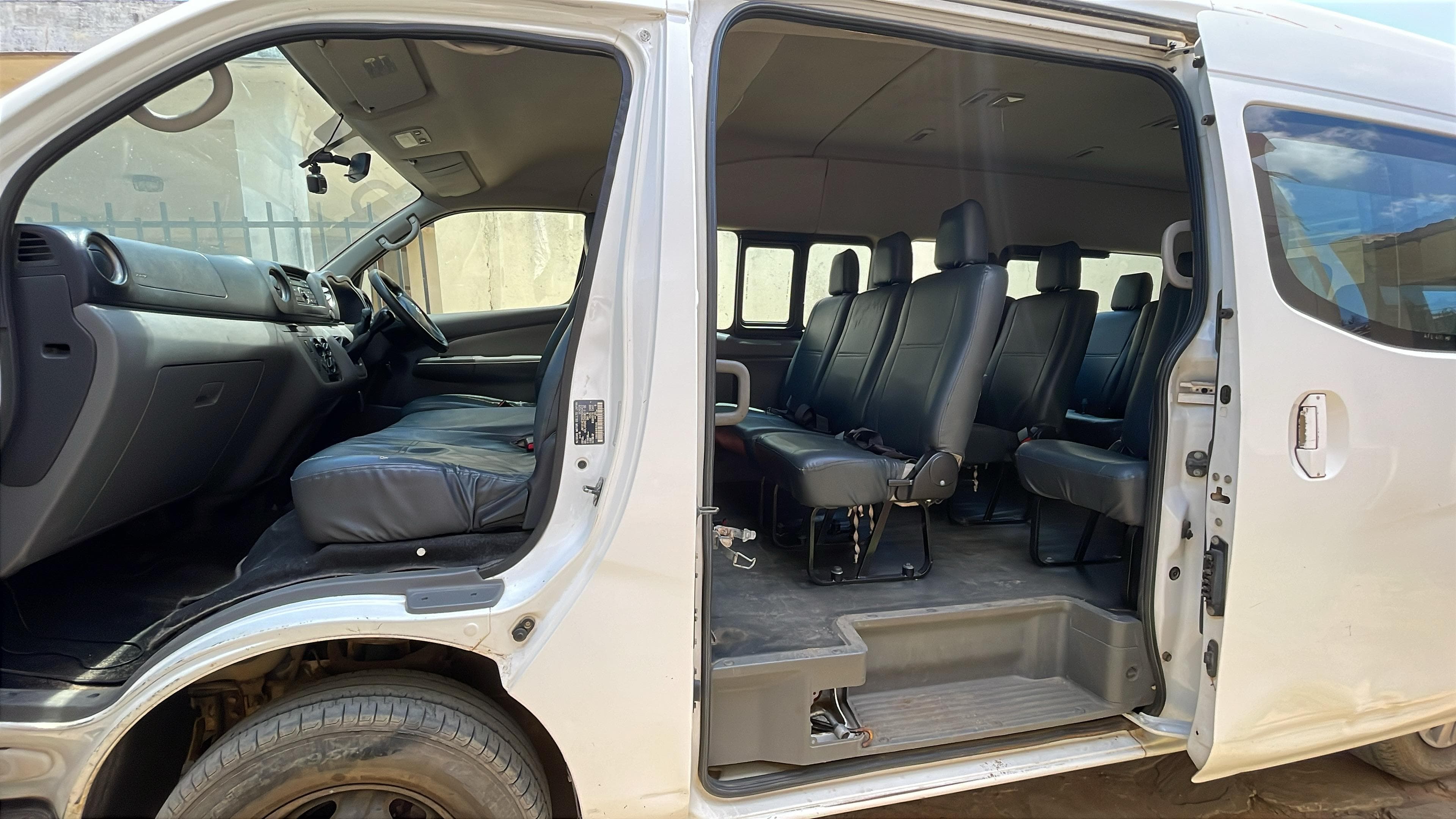 Nissan Urvan 2,71m - 2015 — image 15