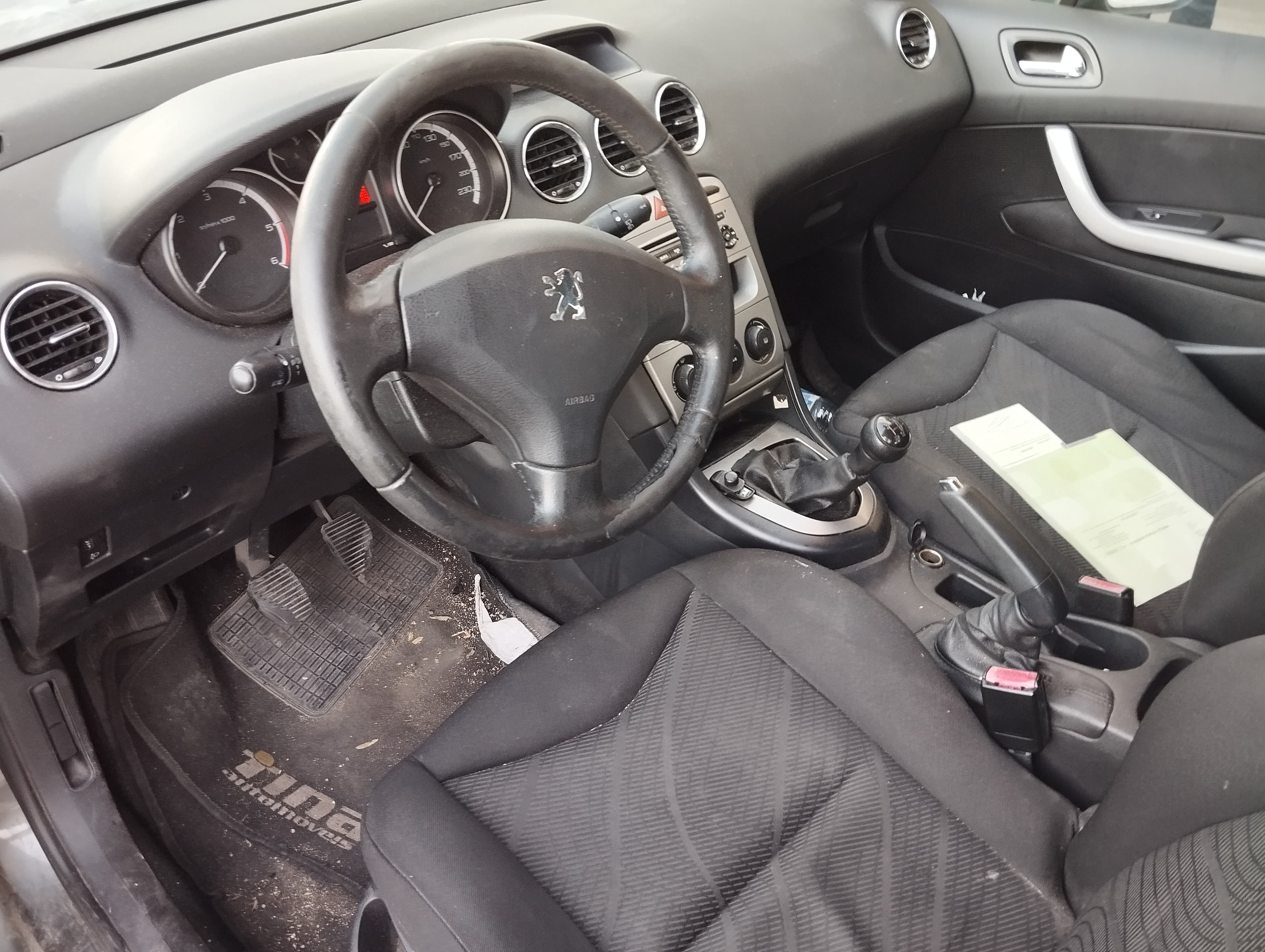 Peugeot 308 SW 1.6 HDi · Ano 2010 — imagem 13