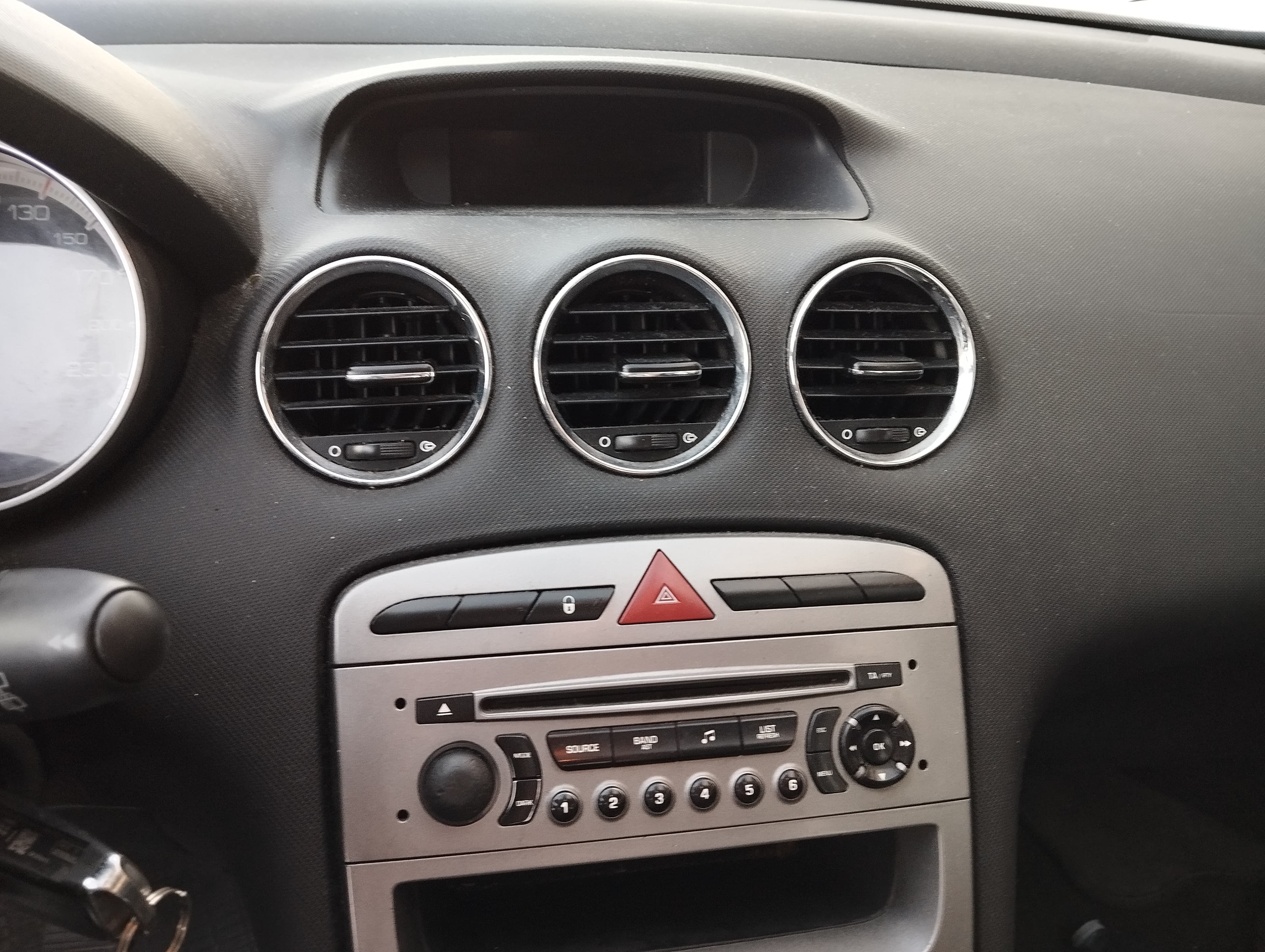 Peugeot 308 SW 1.6 HDi · Ano 2010 — imagem 14