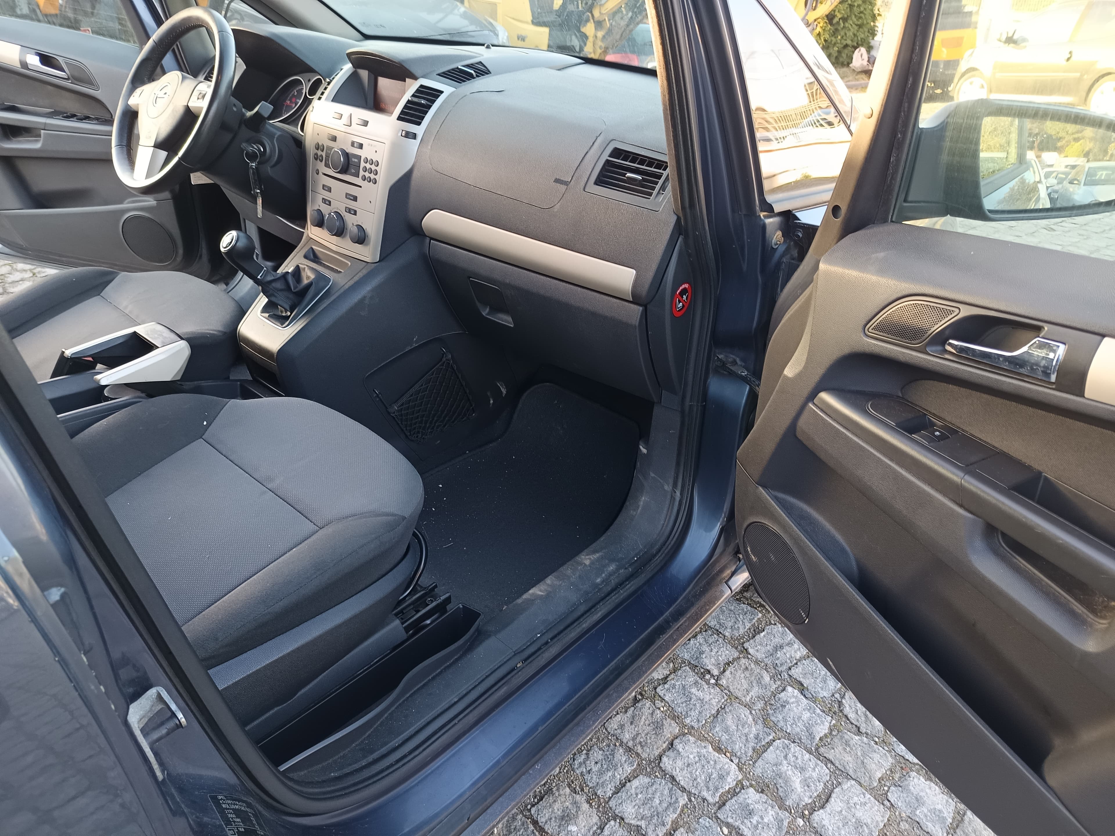 Opel Zafira · Ano 2009 — imagen 28