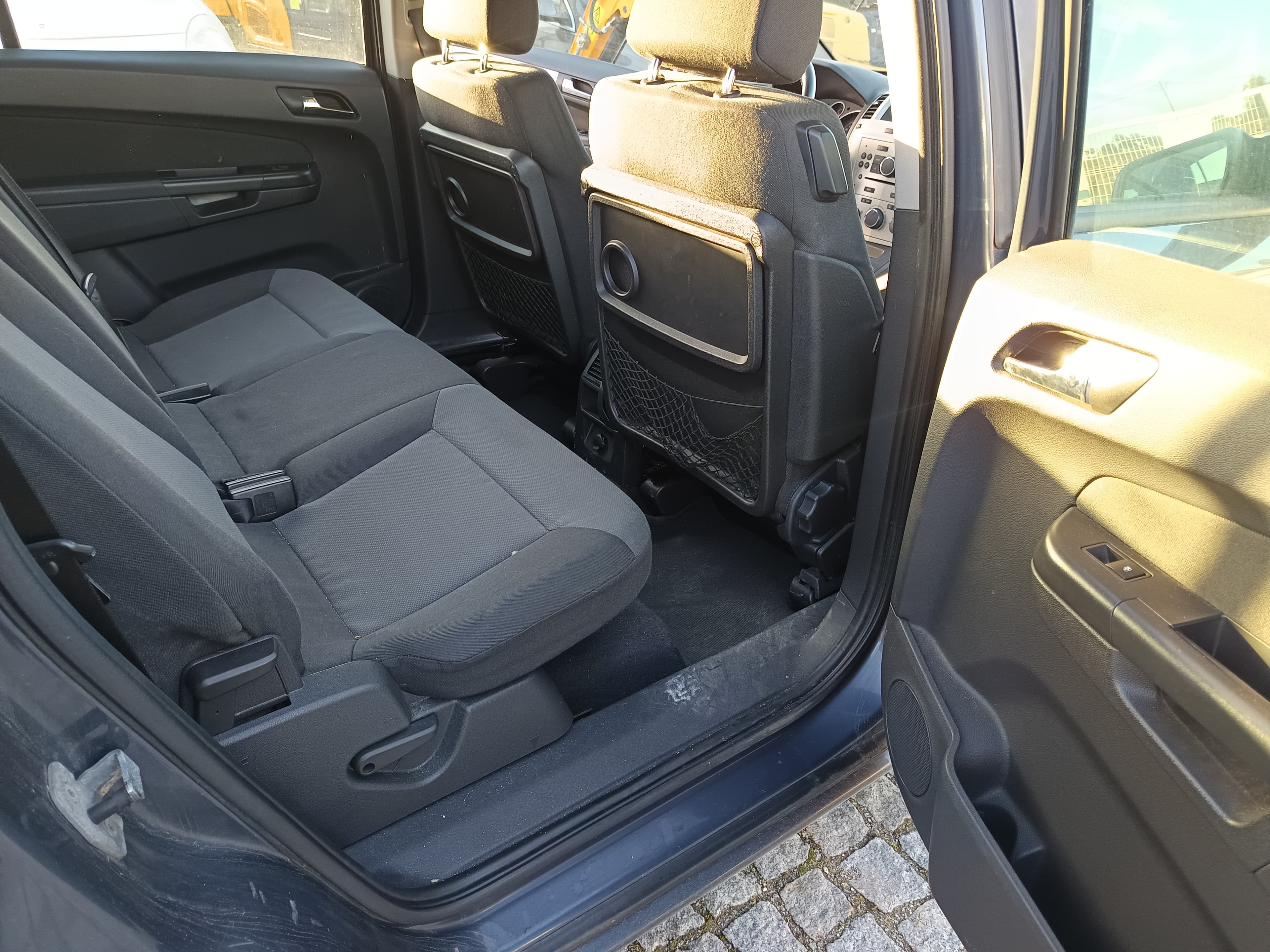 Opel Zafira · Ano 2009 — imagen 25