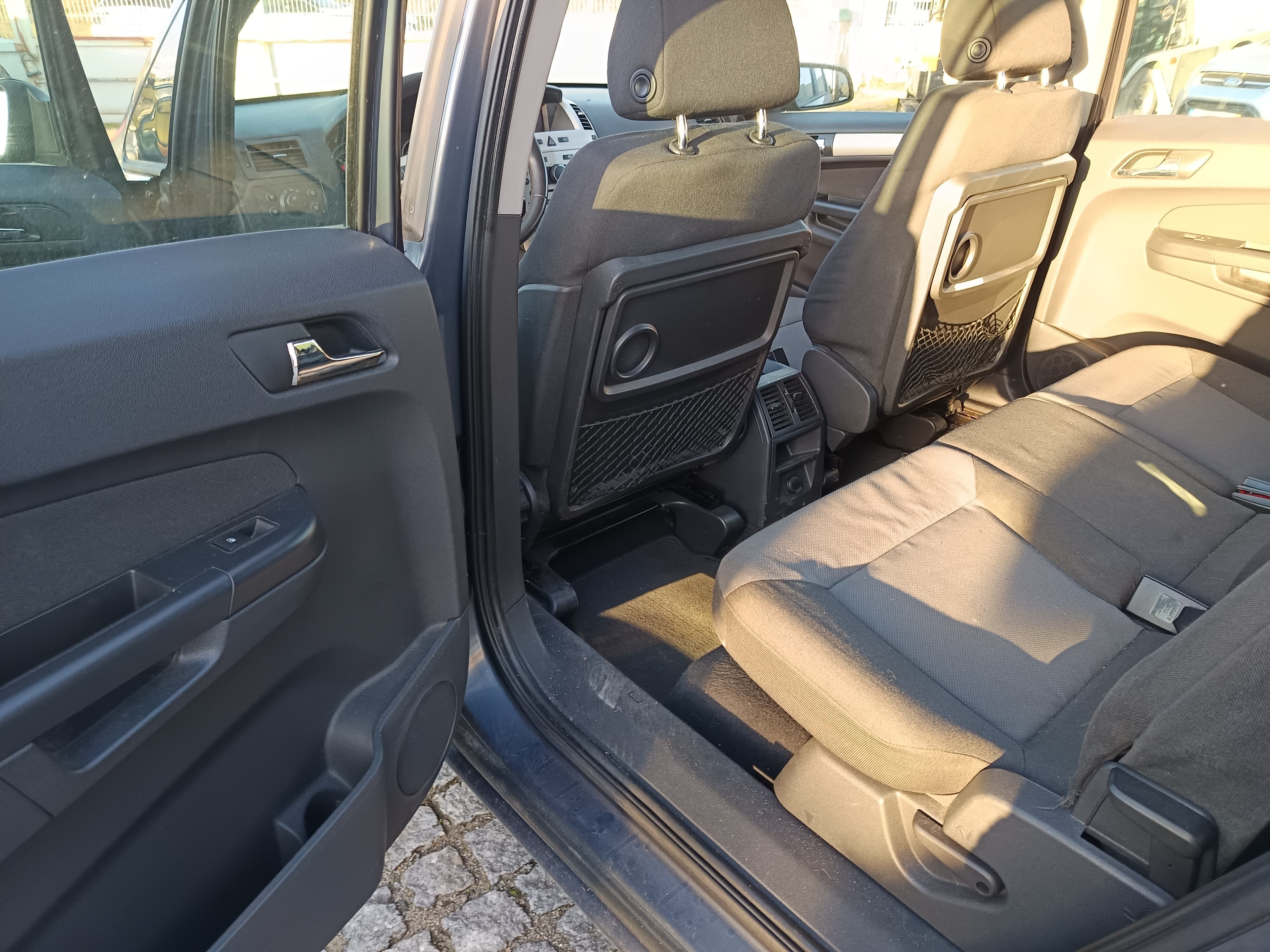 Opel Zafira · Ano 2009 — imagen 32