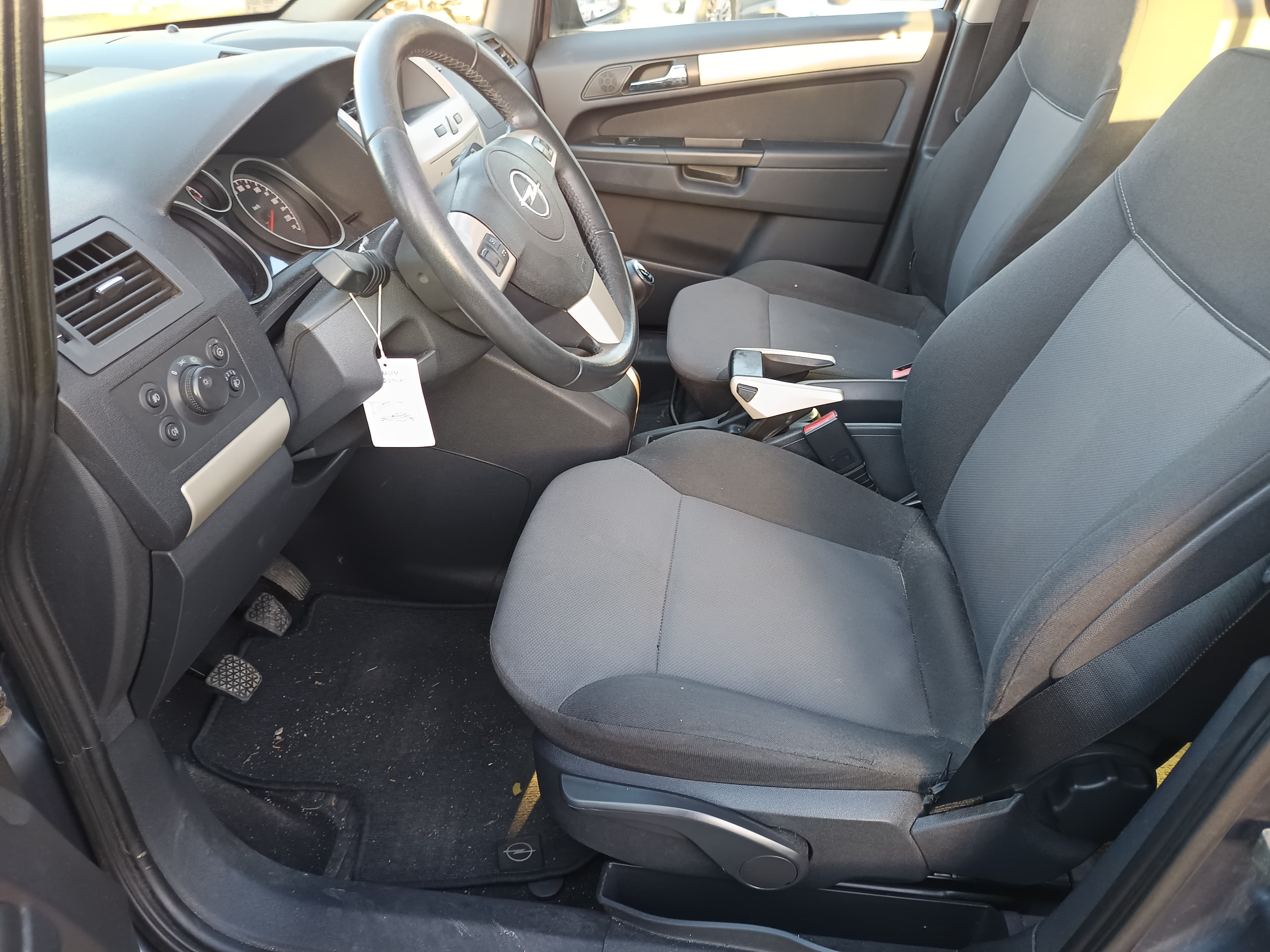Opel Zafira · Ano 2009 — imagen 37