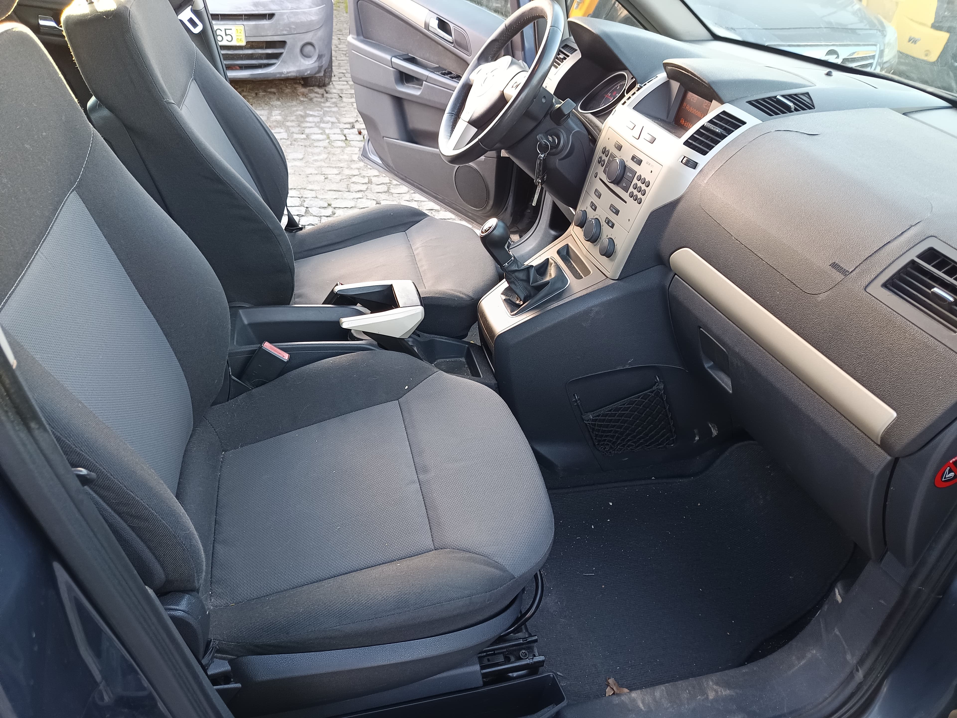 Opel Zafira · Ano 2009 — imagen 30