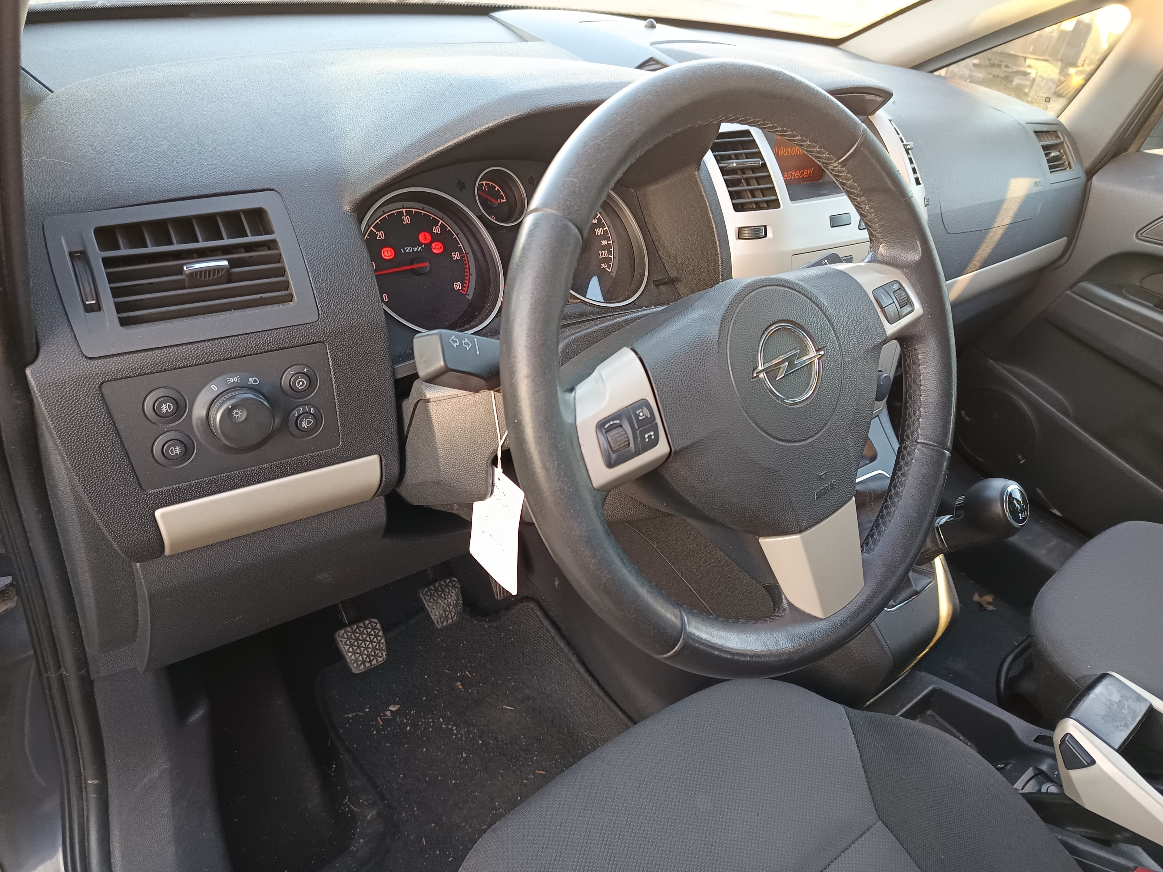 Opel Zafira · Ano 2009 — imagen 39