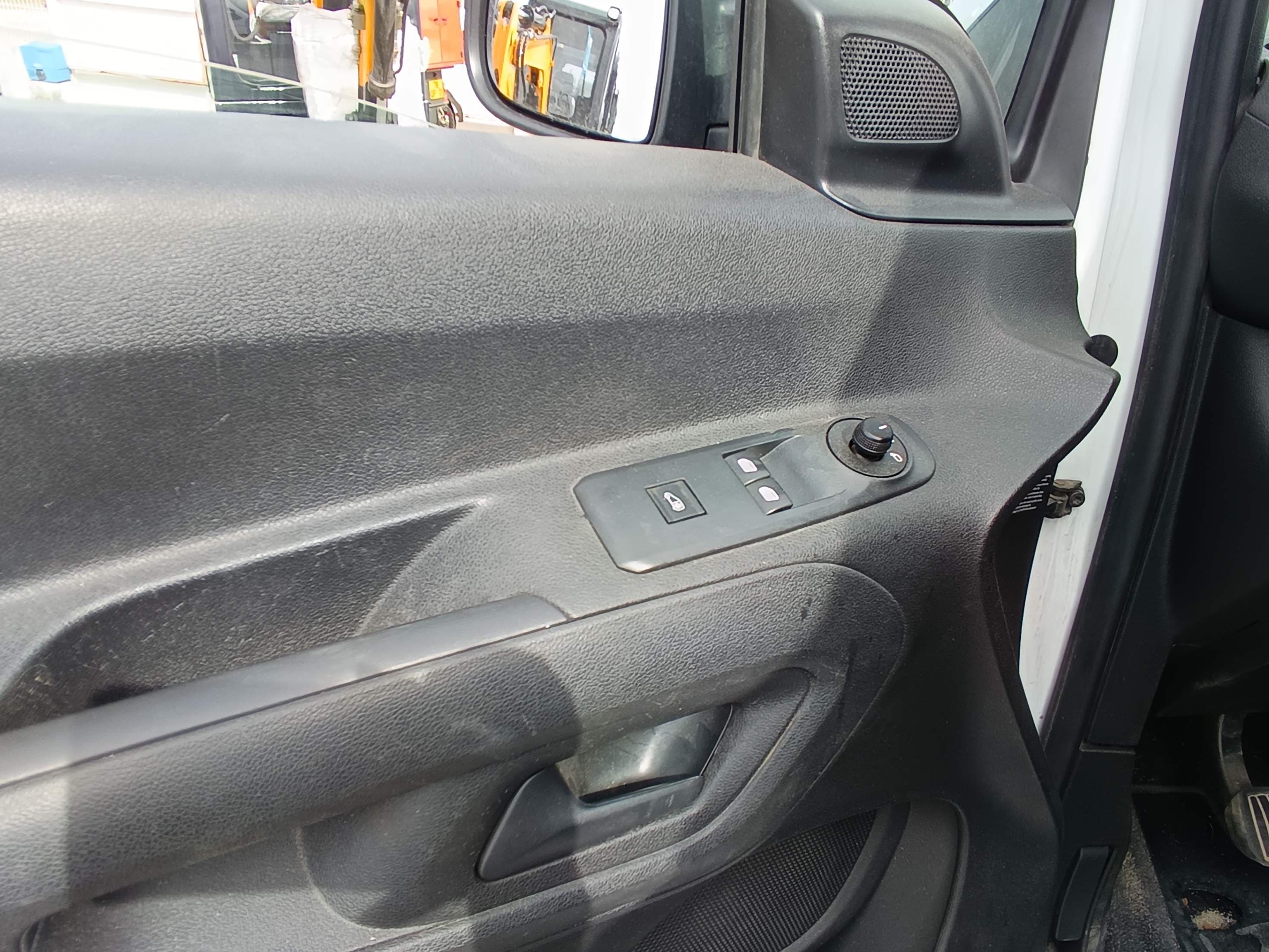 Opel Combo 1.5 CDTI · Ano 2022 — image 24