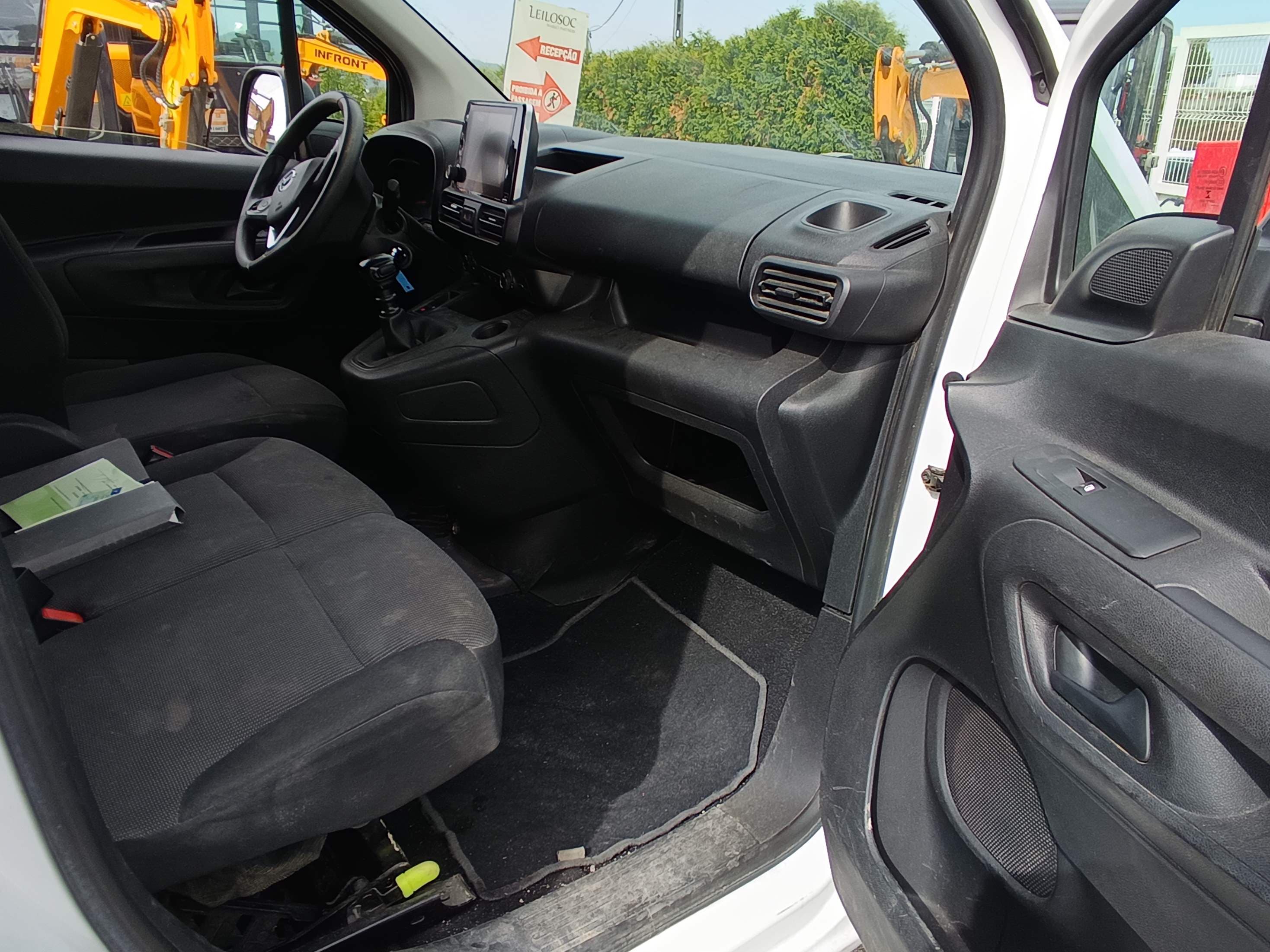 Opel Combo 1.5 CDTI · Ano 2022 — image 20