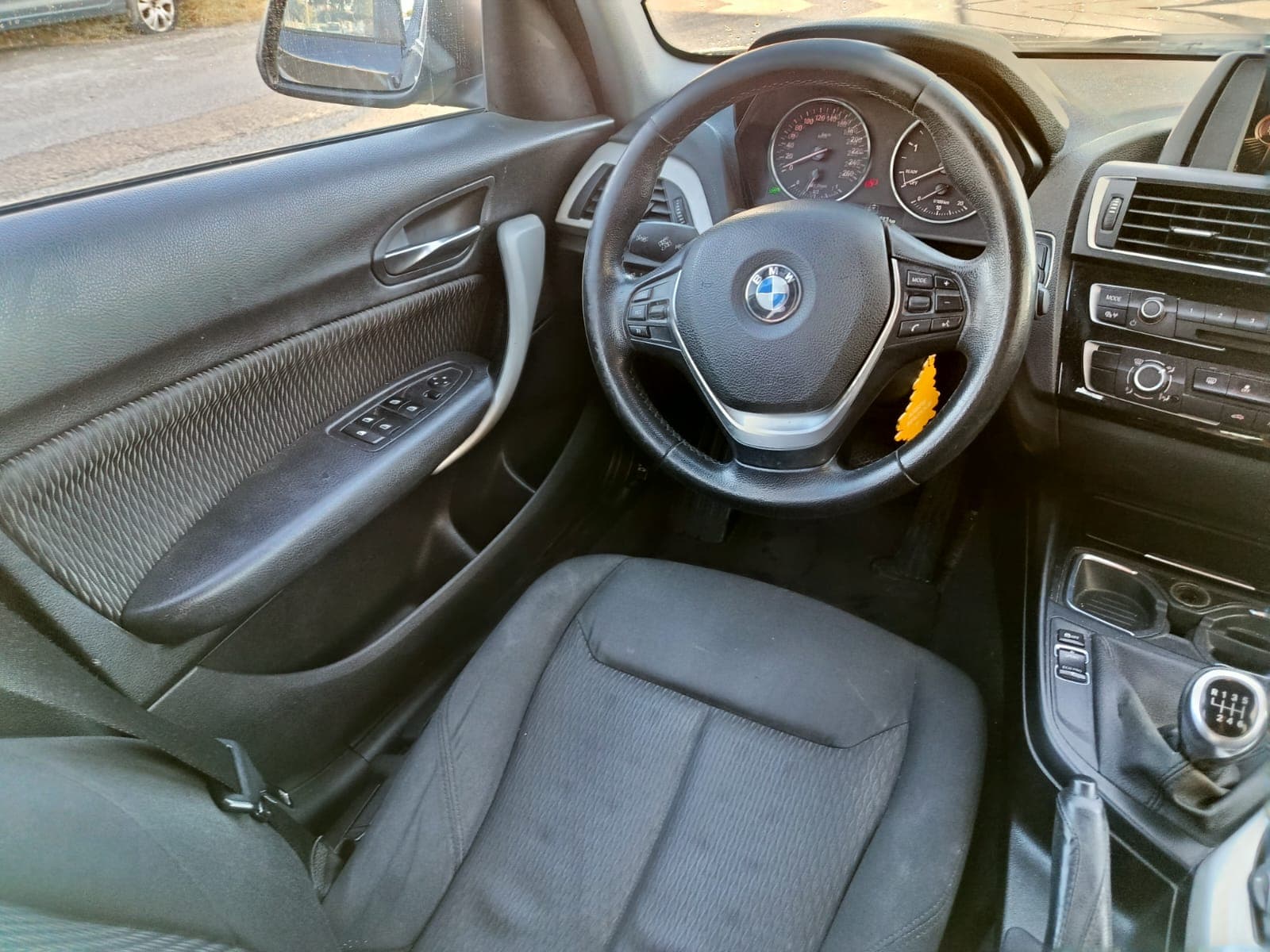 BMW 116 d · Ano 2015 — imagen 12
