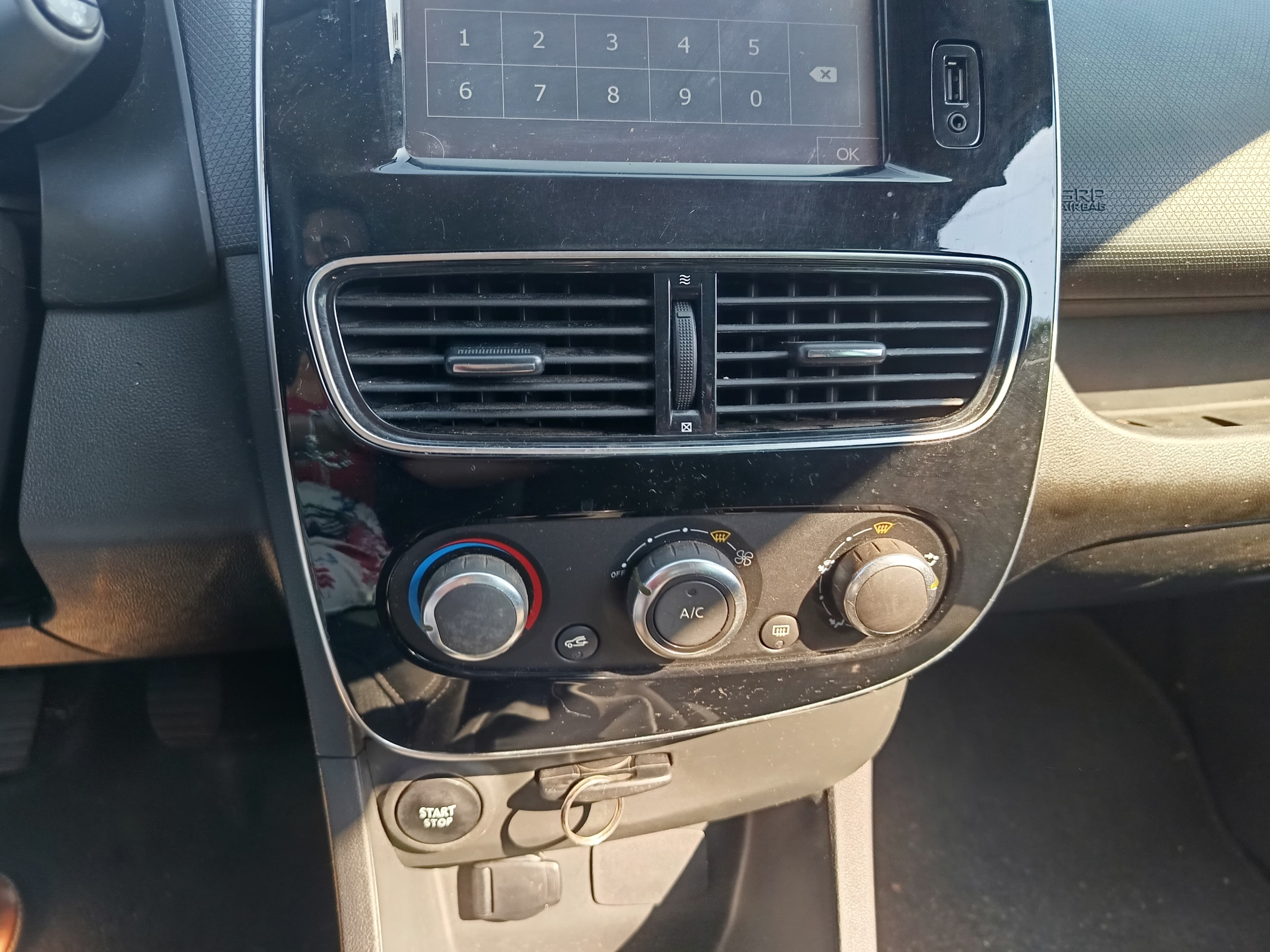 Renault Clio · Ano 2018 — imagen 25
