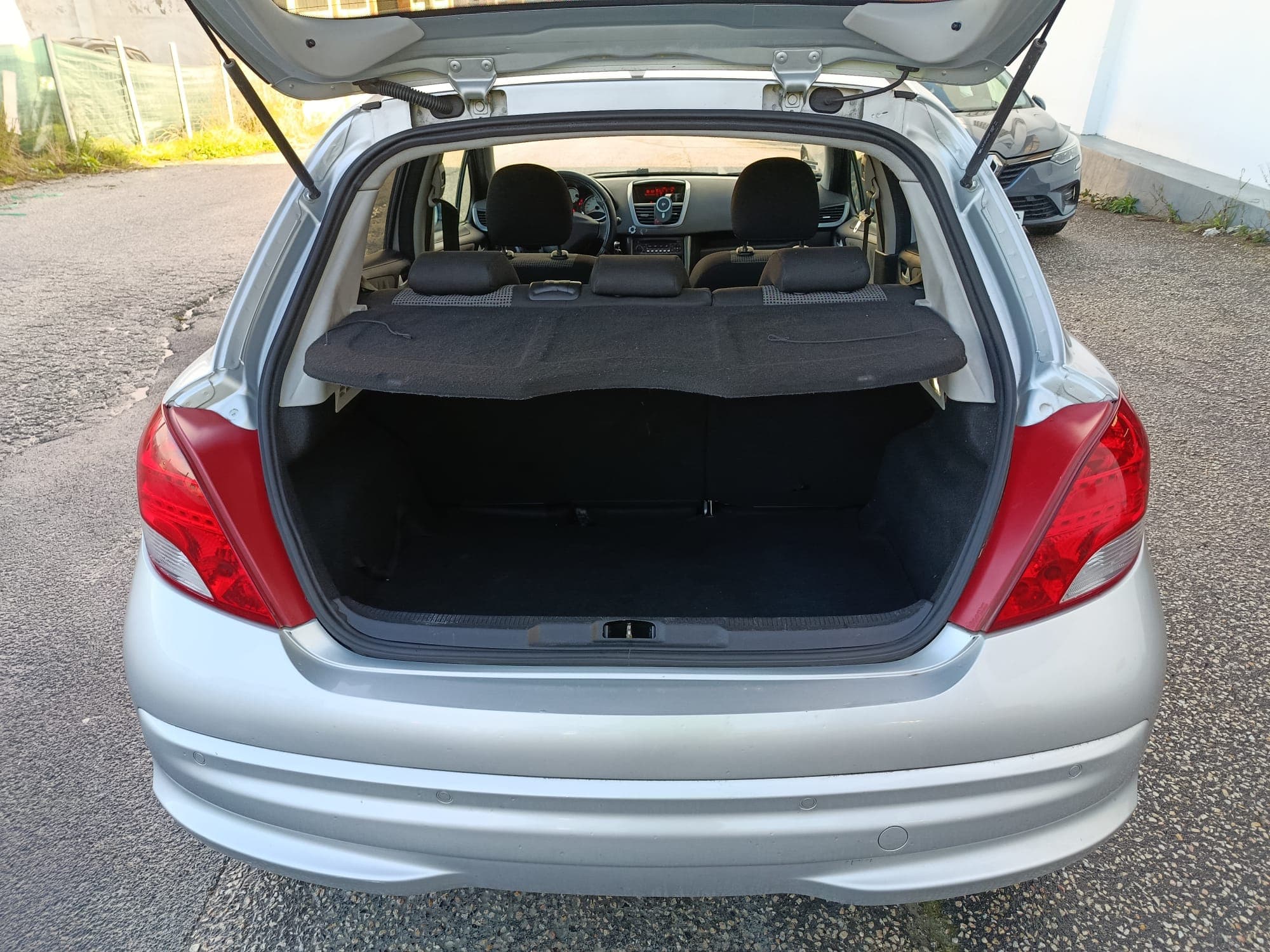 Peugeot 207 1.4 HDi SE Sportium · Ano 2010 — imagem 8