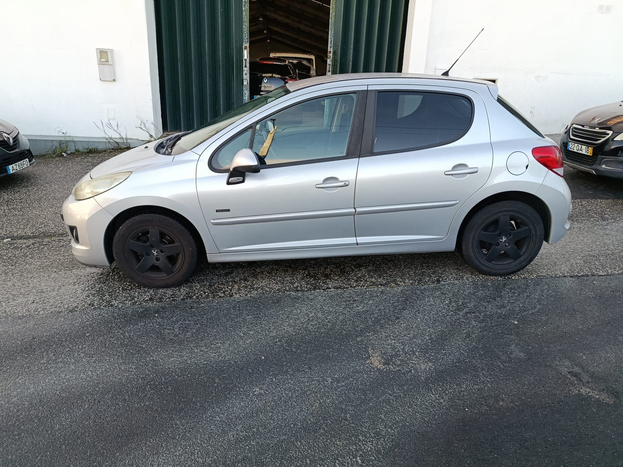 Peugeot 207 1.4 HDi SE Sportium · Ano 2010 — imagem 5