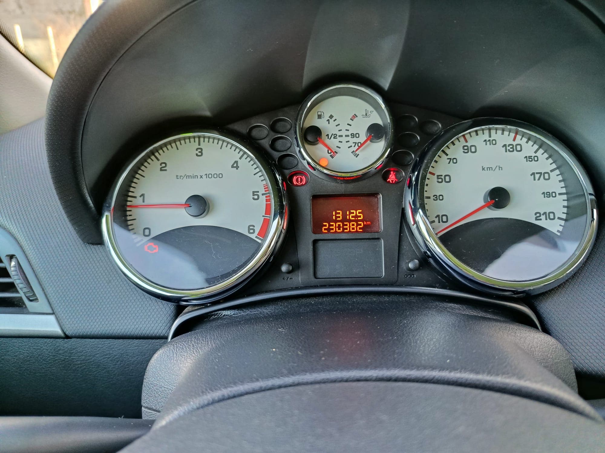 Peugeot 207 1.4 HDi SE Sportium · Ano 2010 — imagem 14