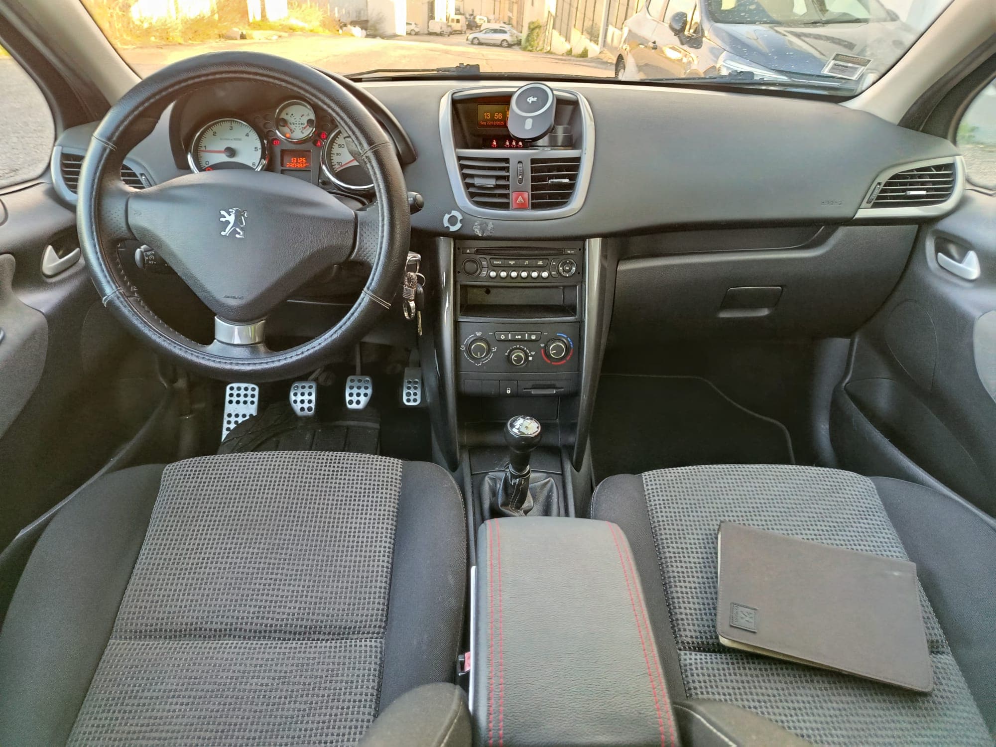 Peugeot 207 1.4 HDi SE Sportium · Ano 2010 — imagem 17