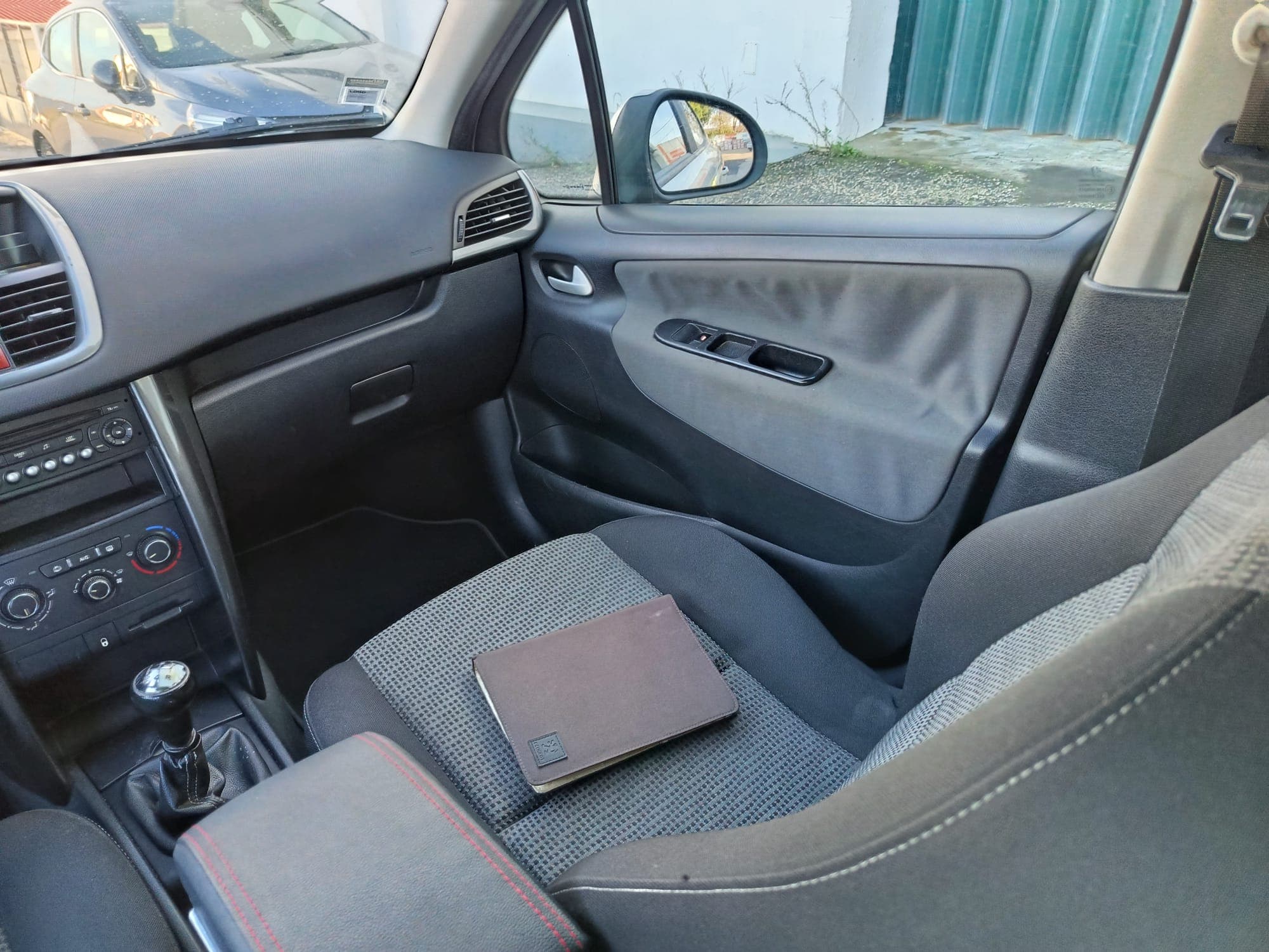 Peugeot 207 1.4 HDi SE Sportium · Ano 2010 — imagem 13
