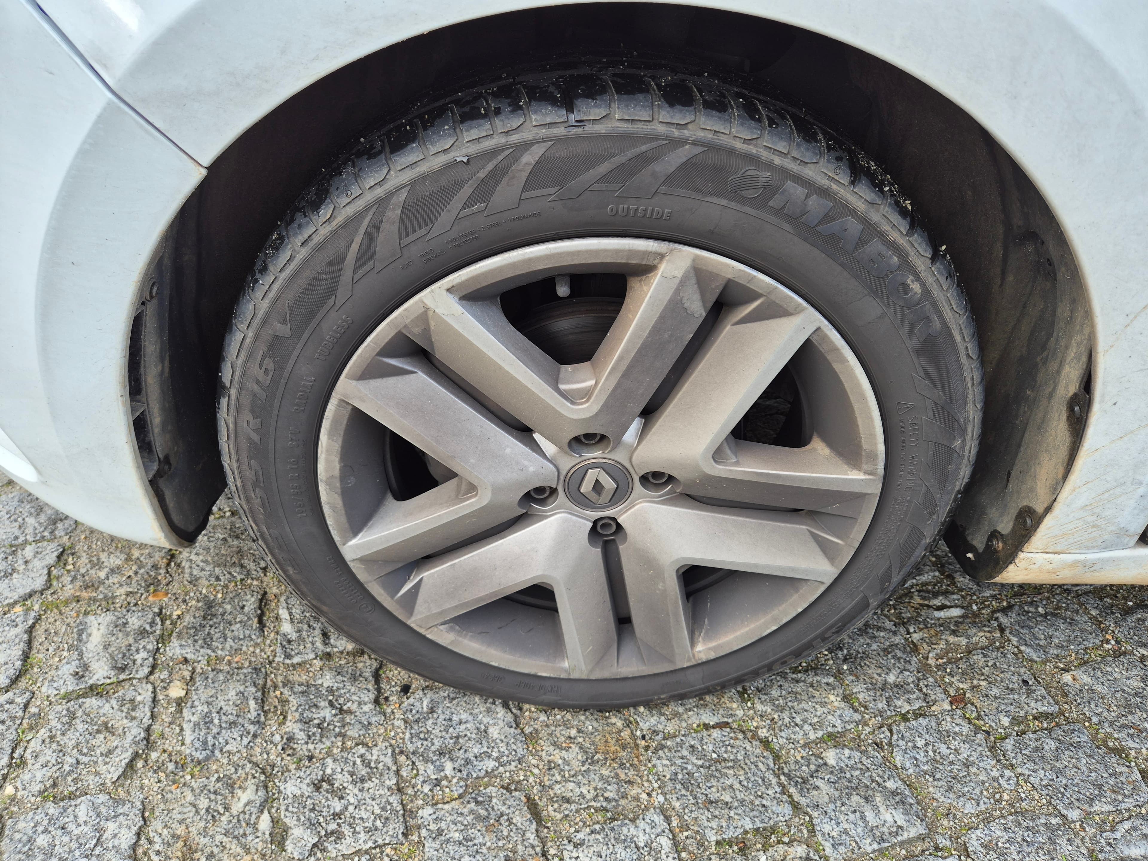 Renault Clio 1.5 Dci · Ano 2020 — imagem 9