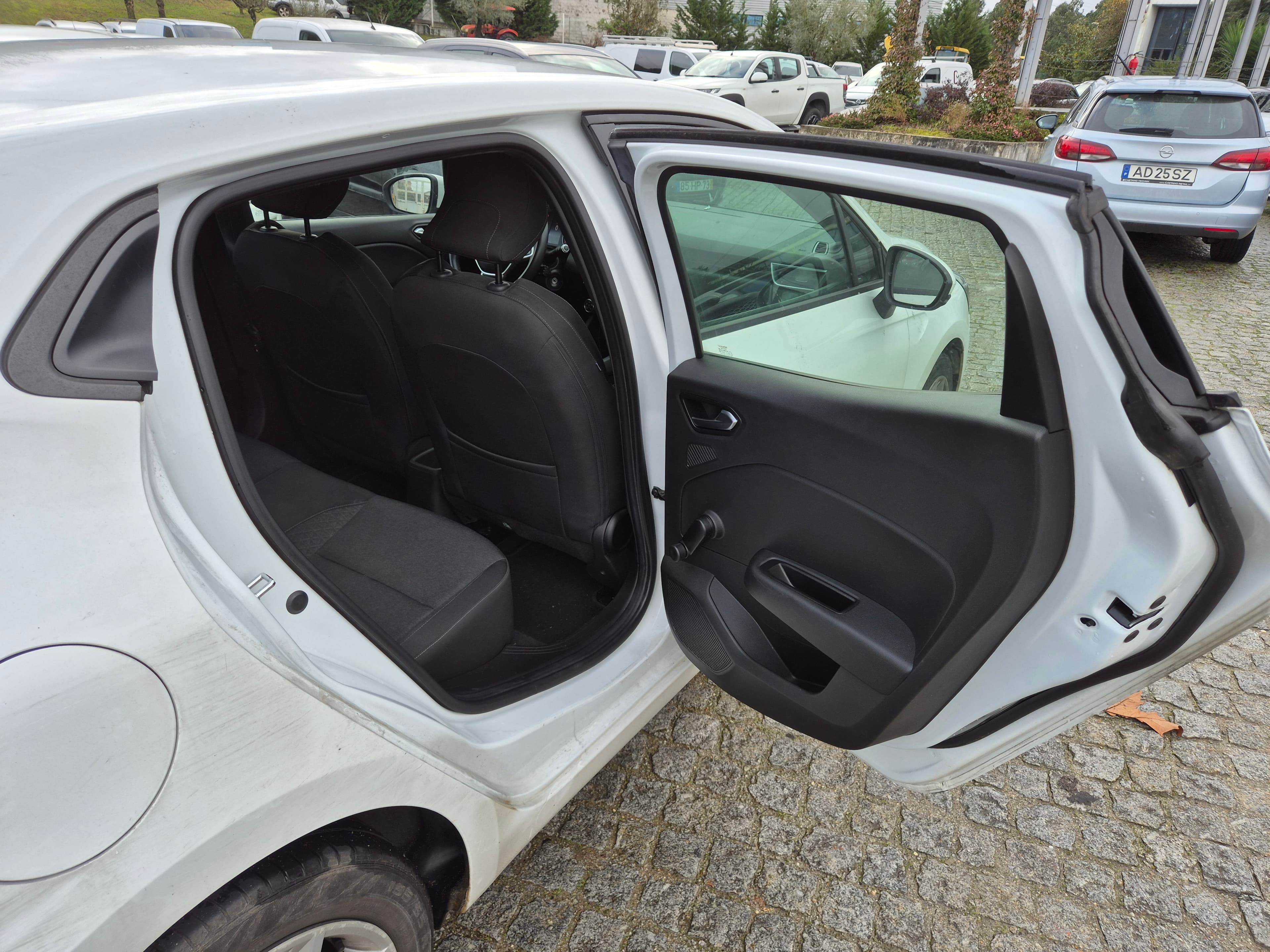 Renault Clio 1.5 Dci · Ano 2020 — imagem 15