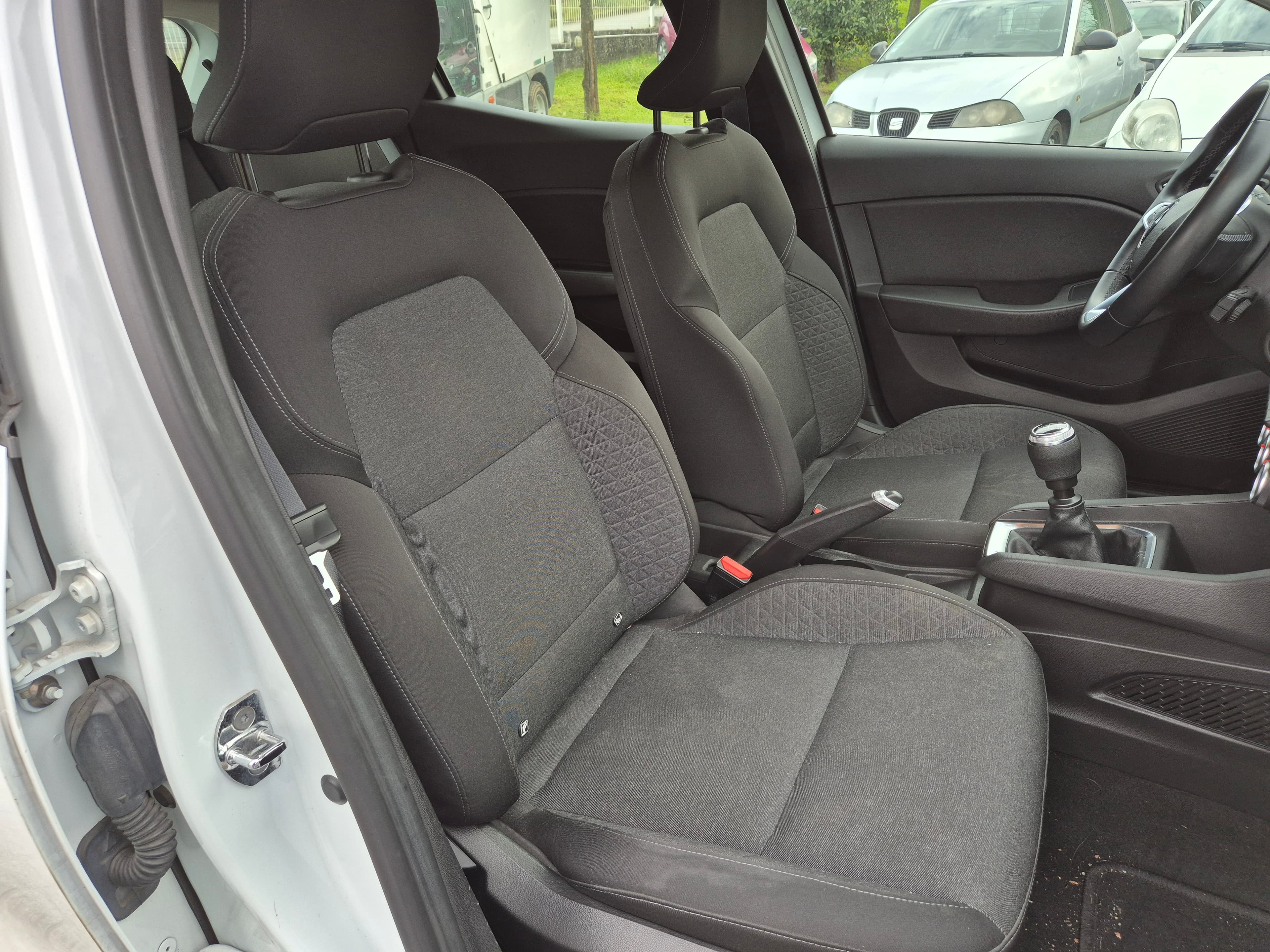 Renault Clio 1.5 Dci · Ano 2020 — imagem 20
