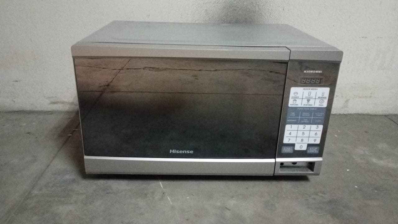 Um micro-ondas Hisense — imagem 1