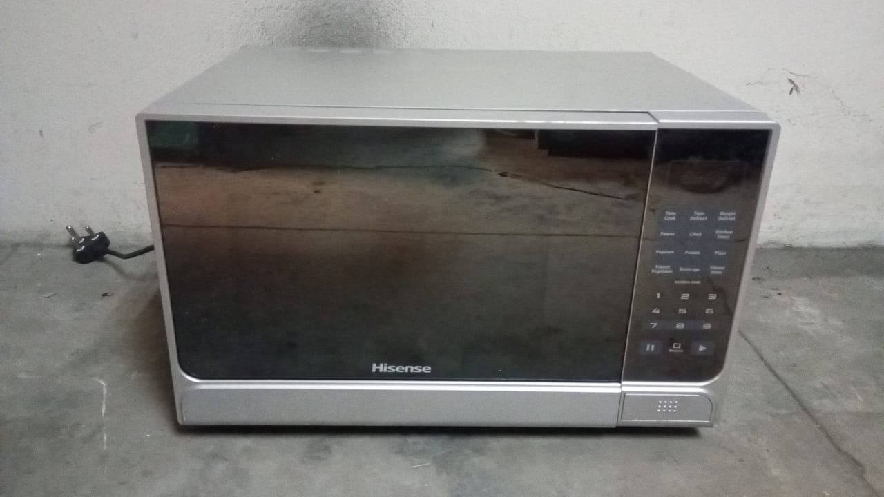 Um microondas Hisense — image 1