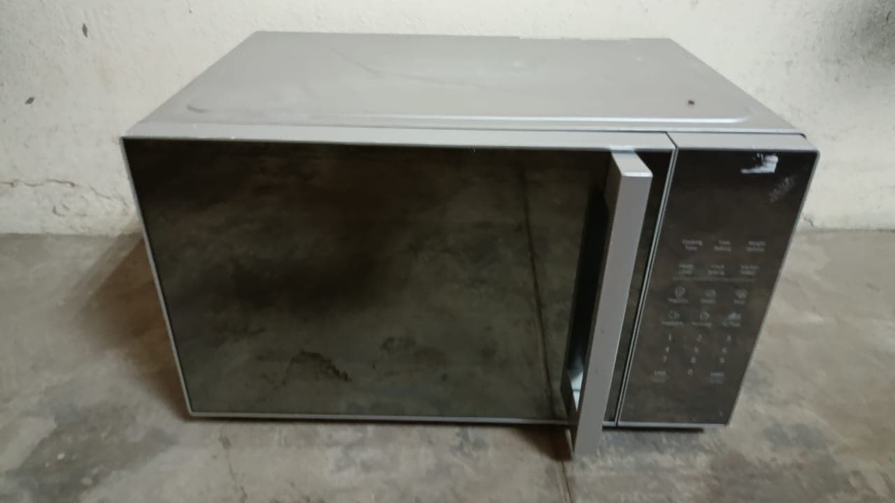 Um micro-ondas Hisense