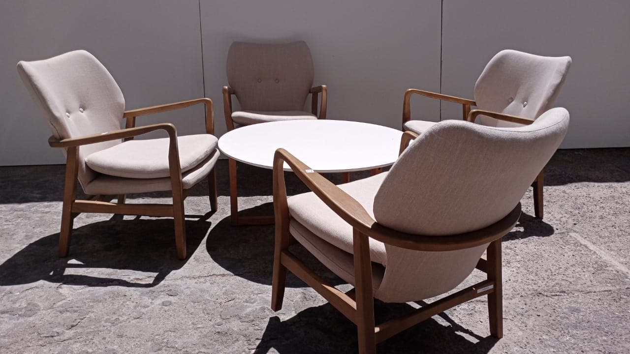 Cadeiras e mesa — imagem 1
