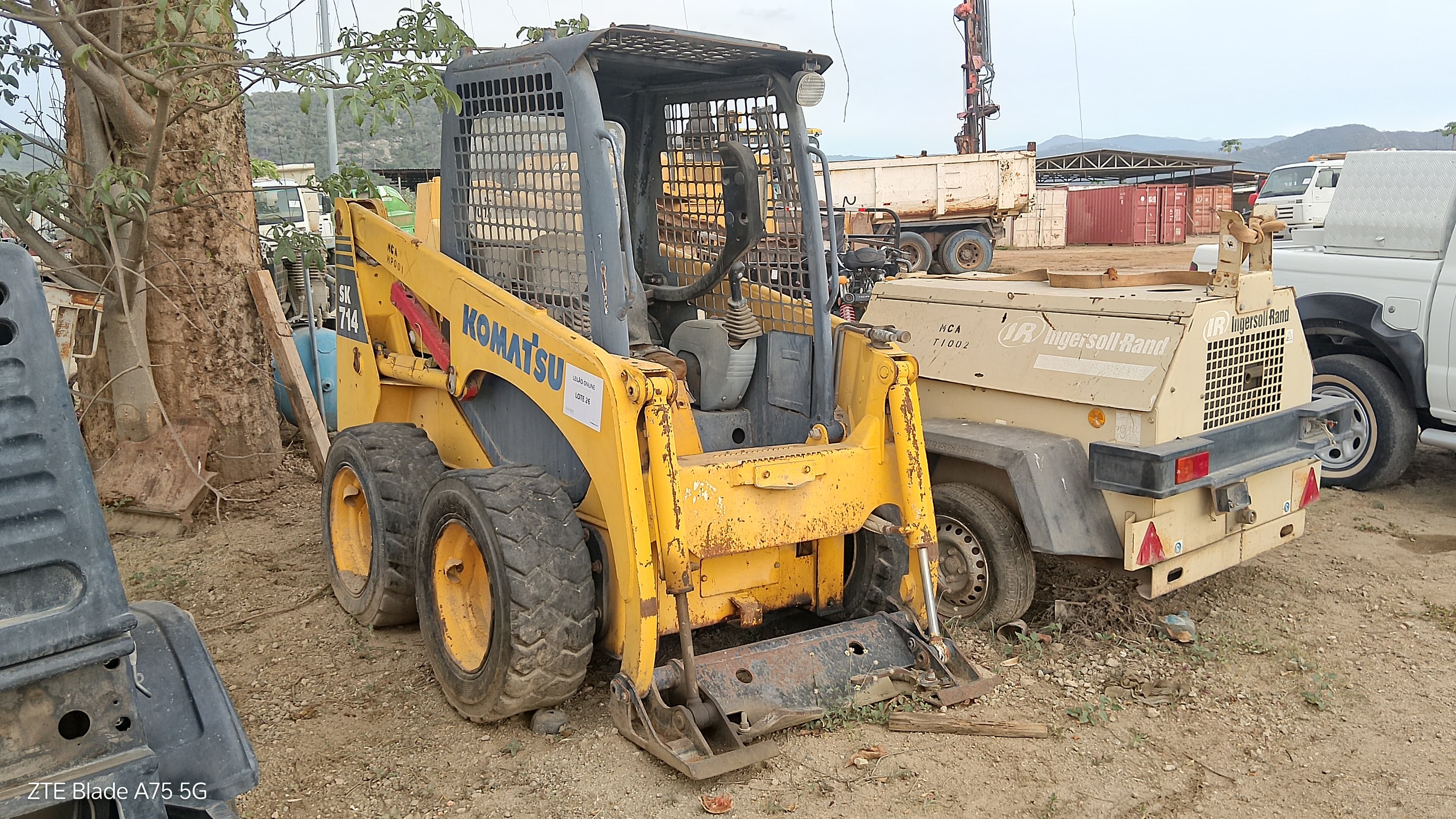 Mini Pá Komatsu SK714 — imagen 3