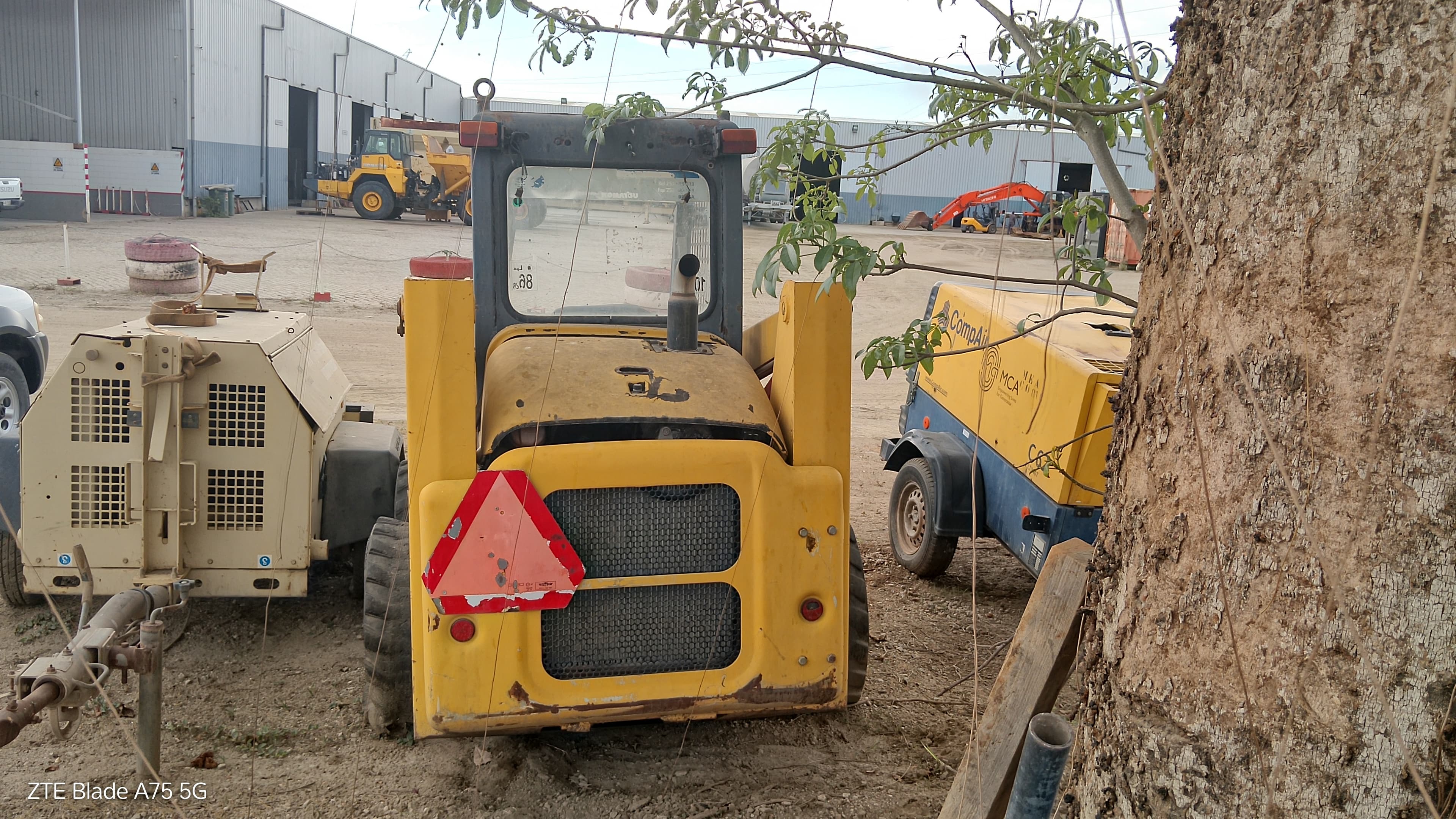 Mini Pá Komatsu SK714 — imagen 6