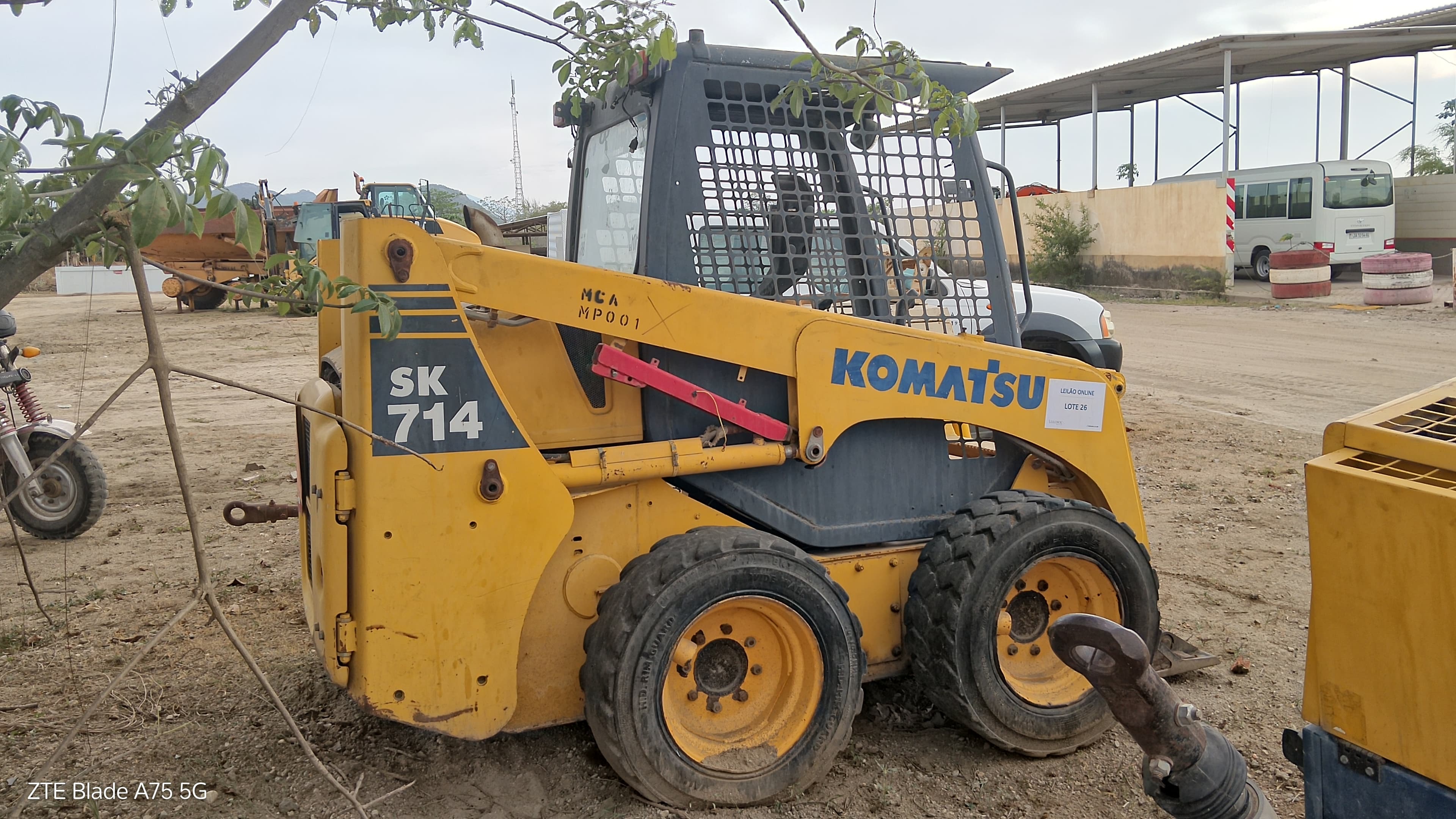 Mini Pá Komatsu SK714 — imagen 4
