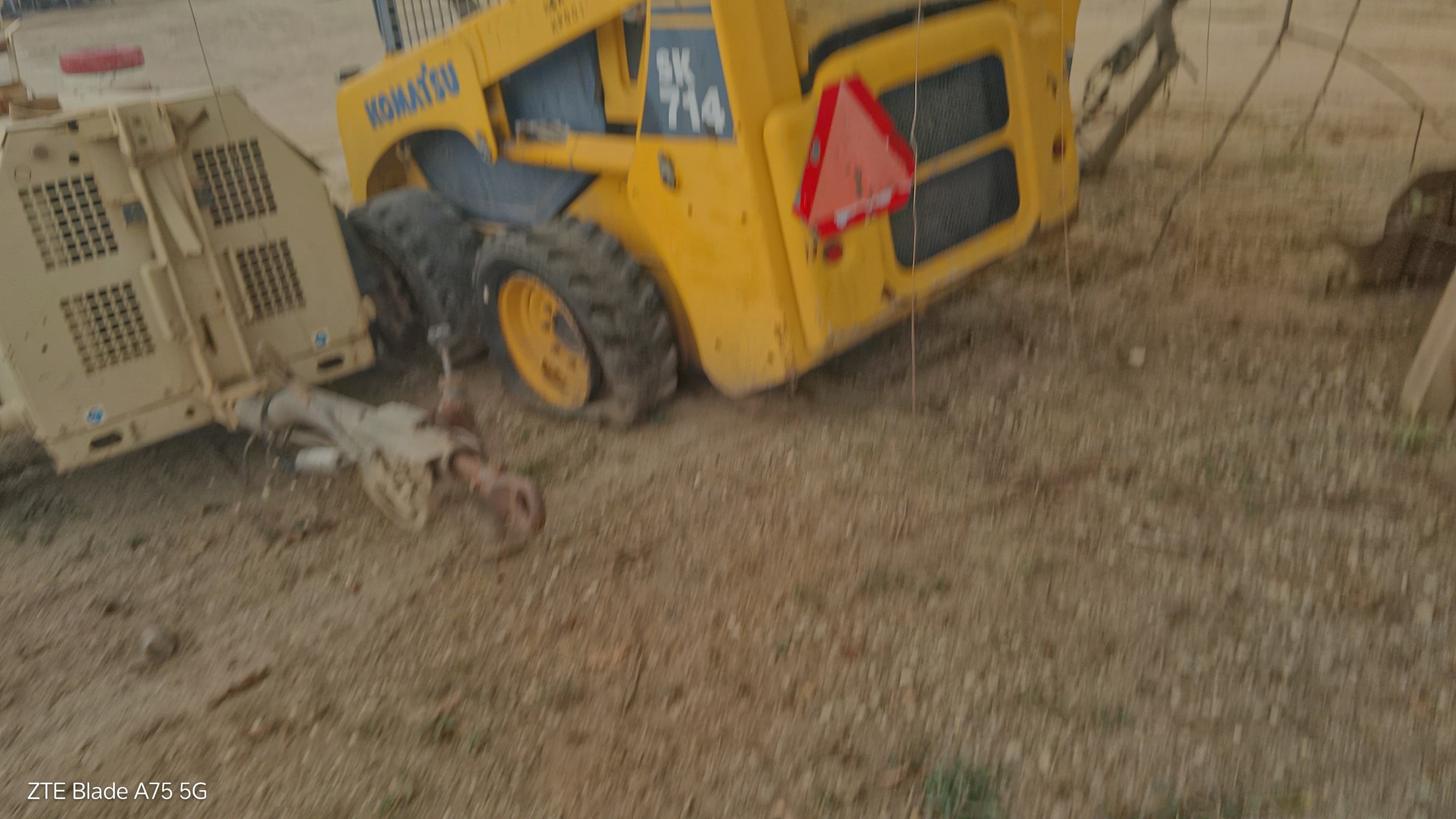 Mini Pá Komatsu SK714 — imagen 5