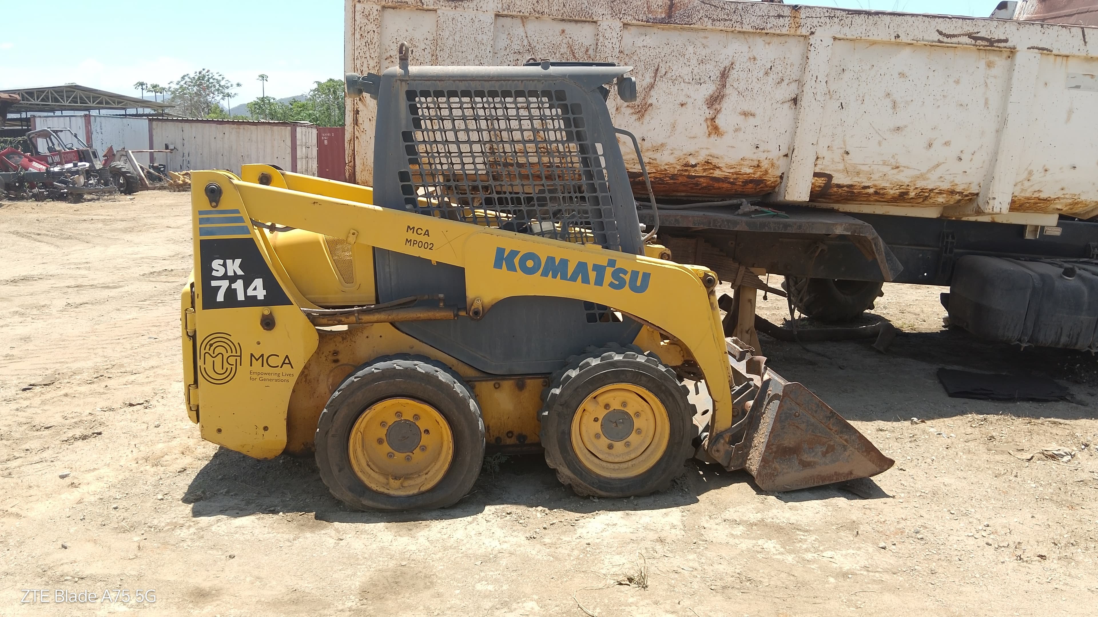 Mini Pá Komatsu SK714 — imagem 2