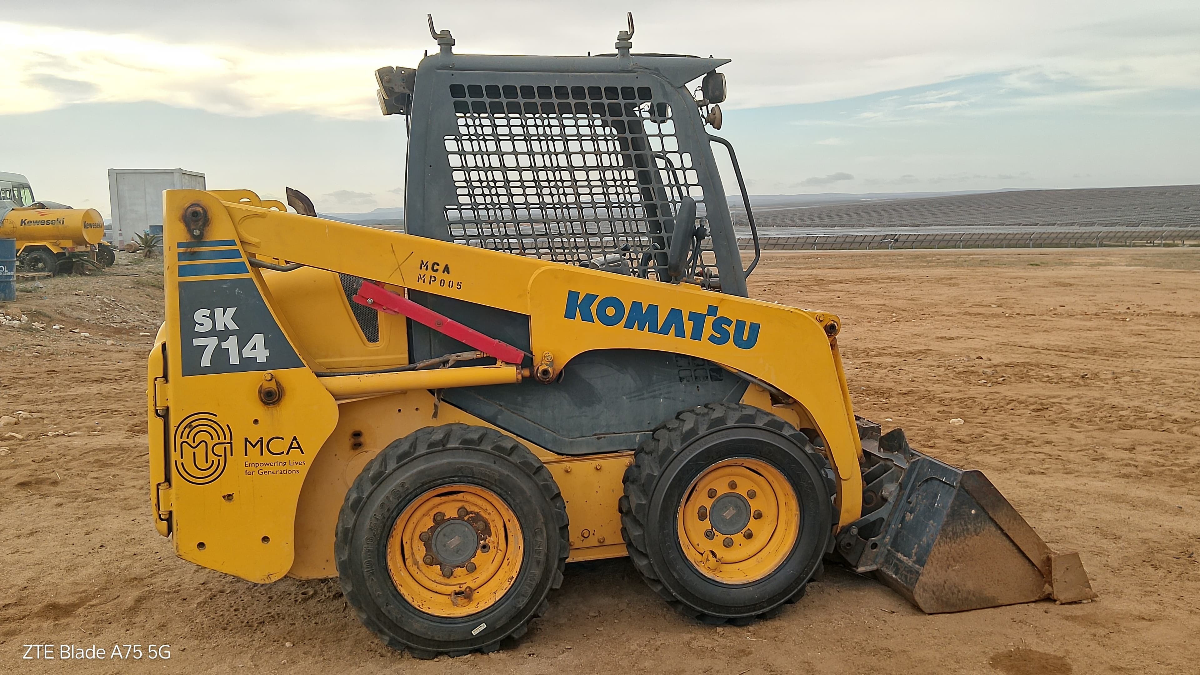 Mini Pá Komatsu SK714 — imagen 8