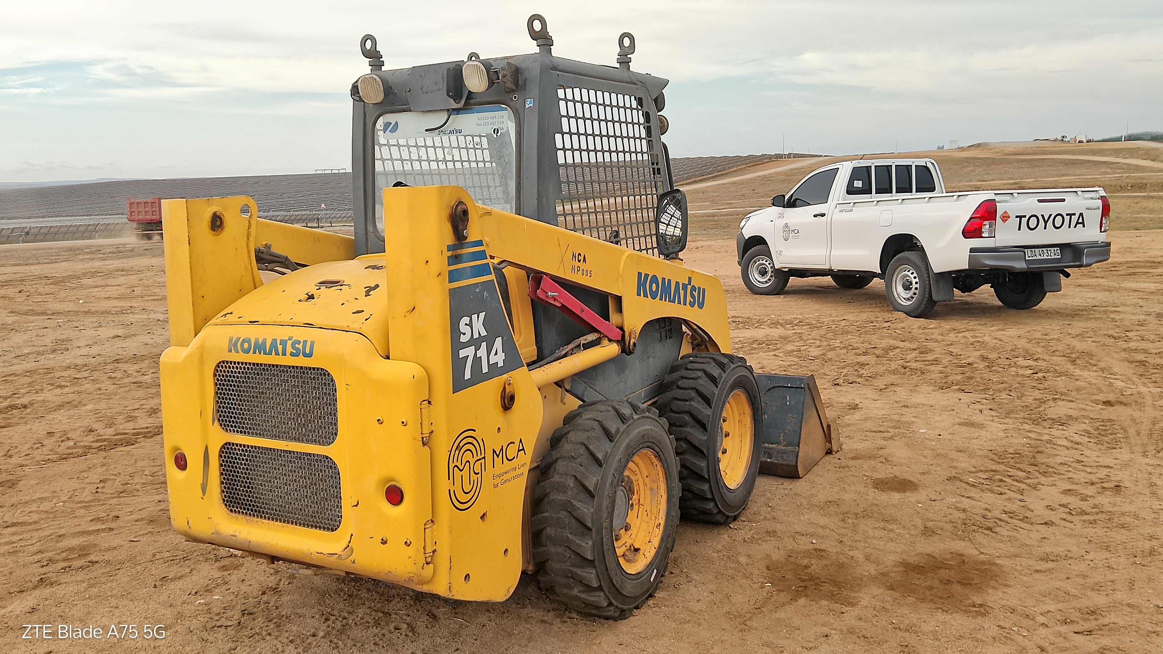 Mini Pá Komatsu SK714 — imagen 5