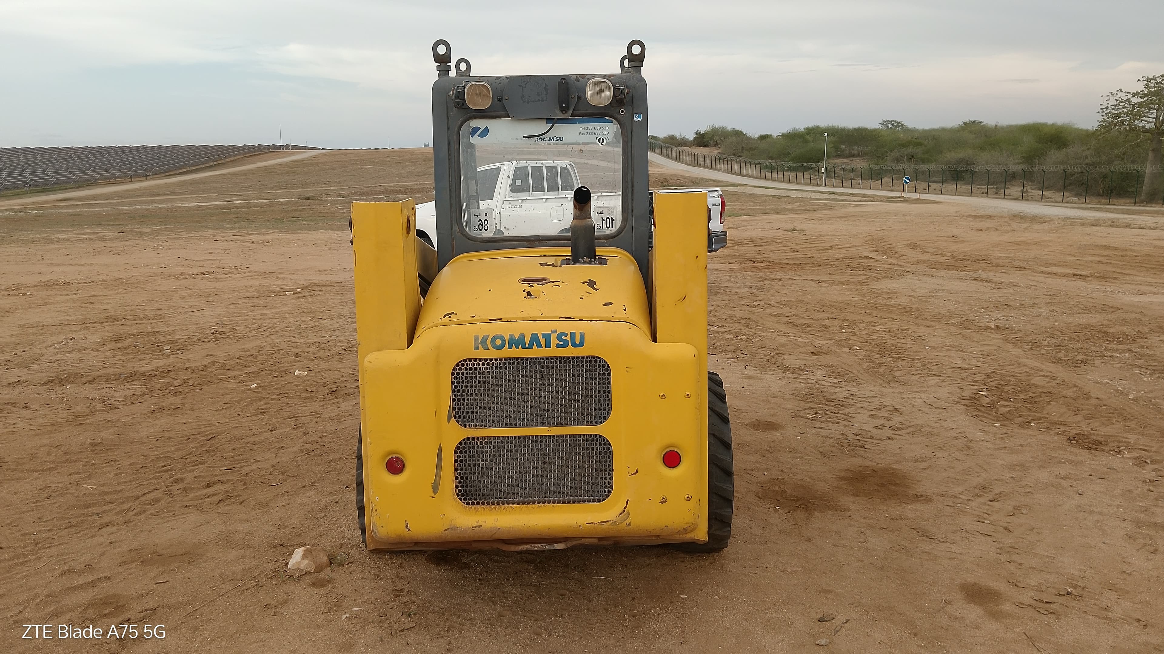 Mini Pá Komatsu SK714 — imagen 4