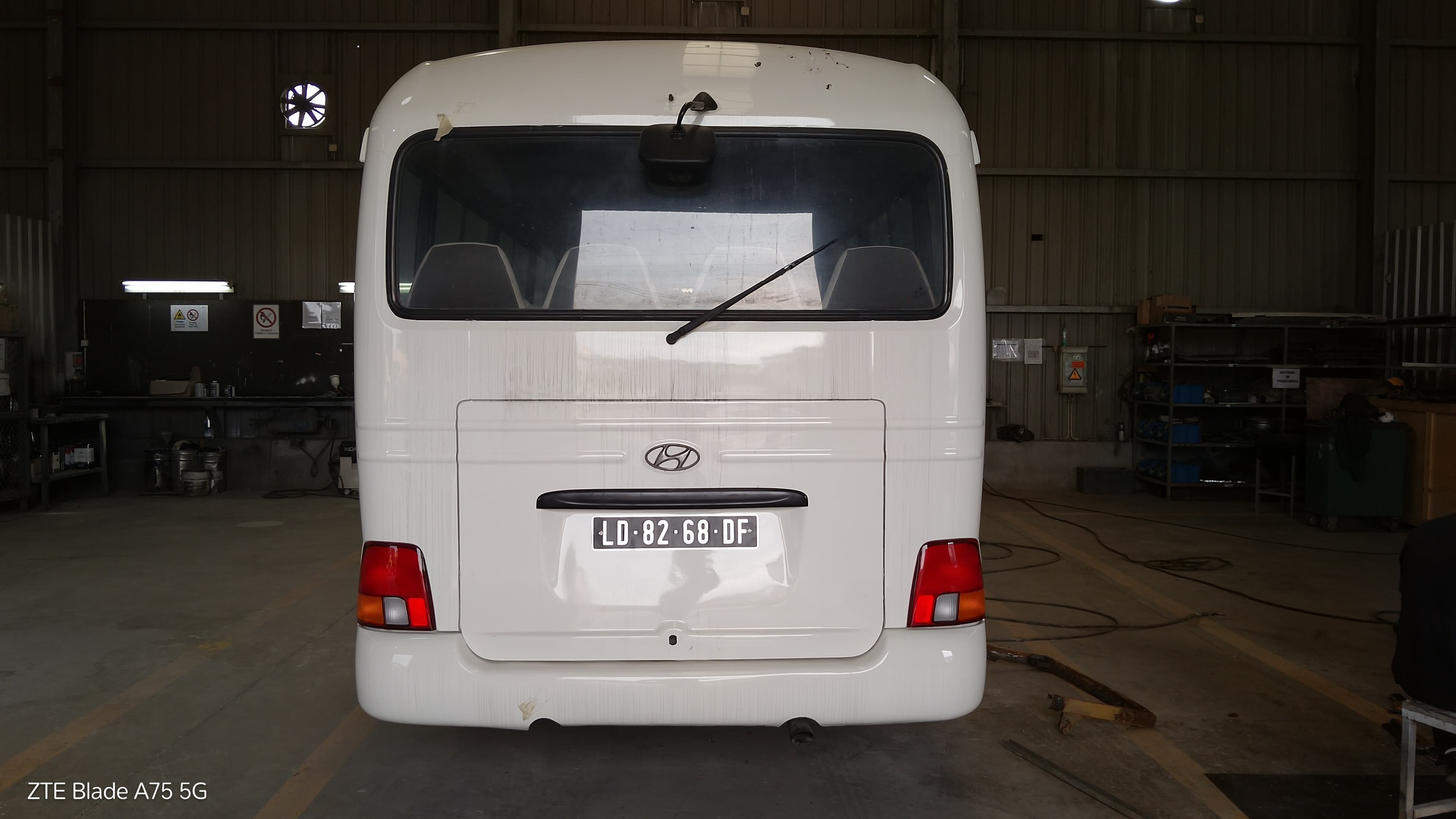 Mini Autocarro Hyunday Country — imagen 3