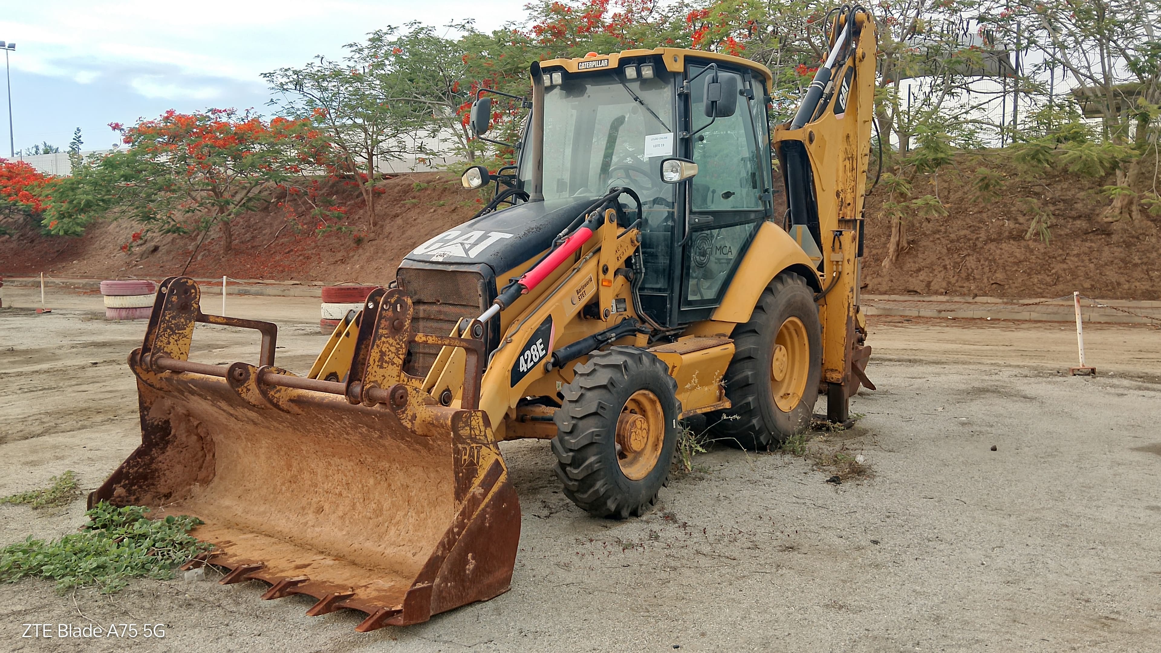 Retroescavadora Caterpillar 428E — image 2