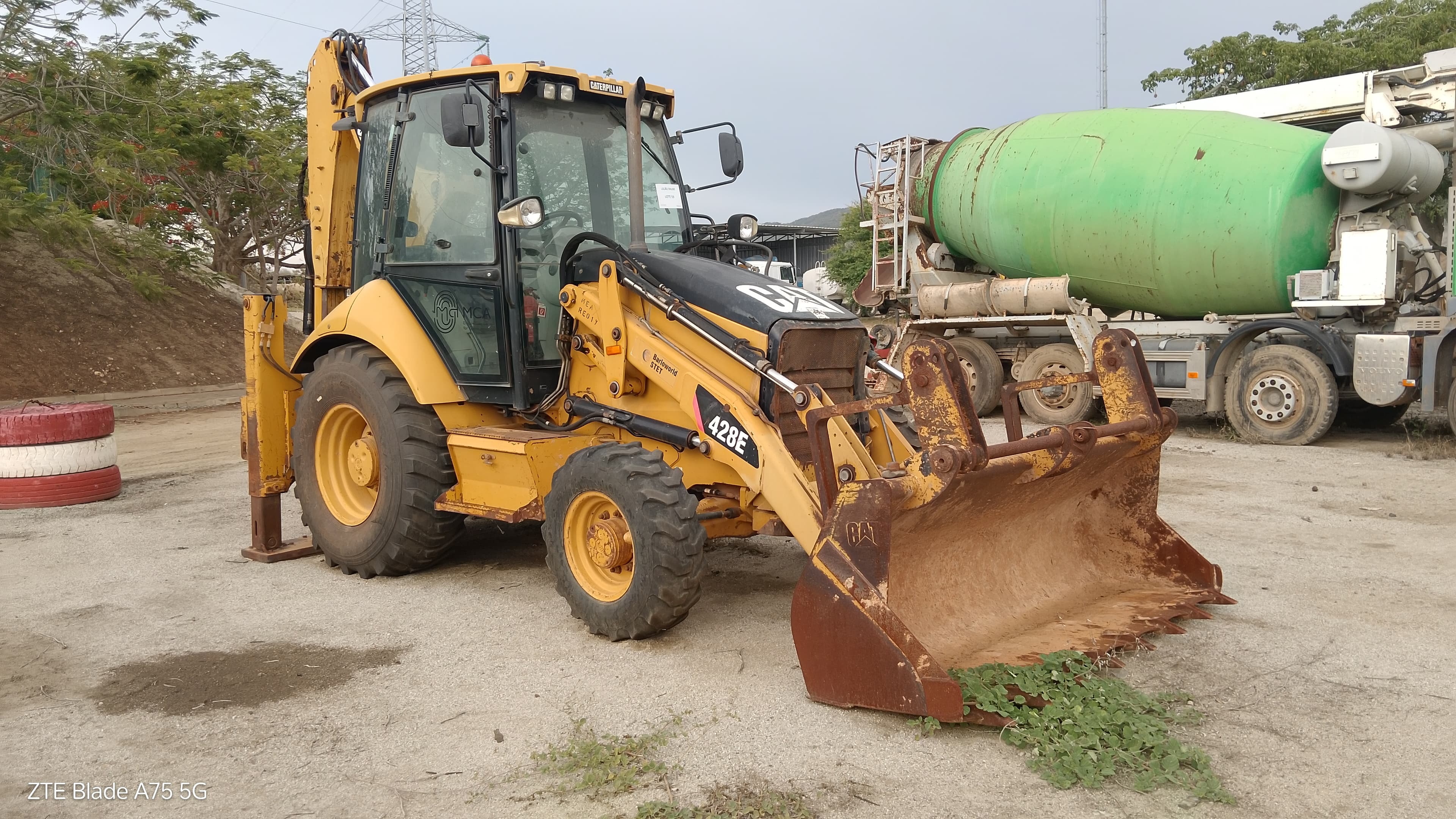 Retroescavadora Caterpillar 428E — image 3