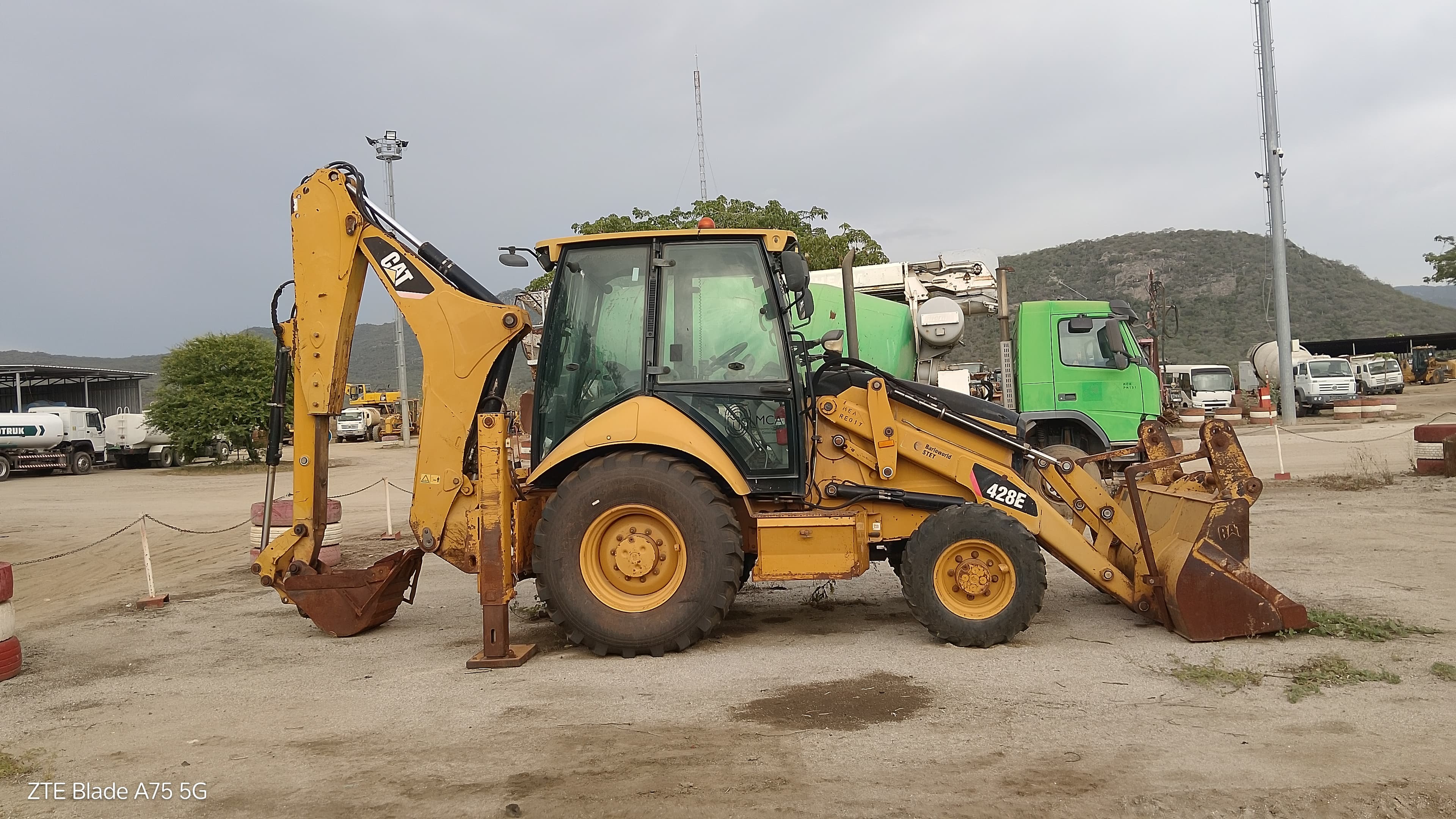 Retroescavadora Caterpillar 428E — image 4