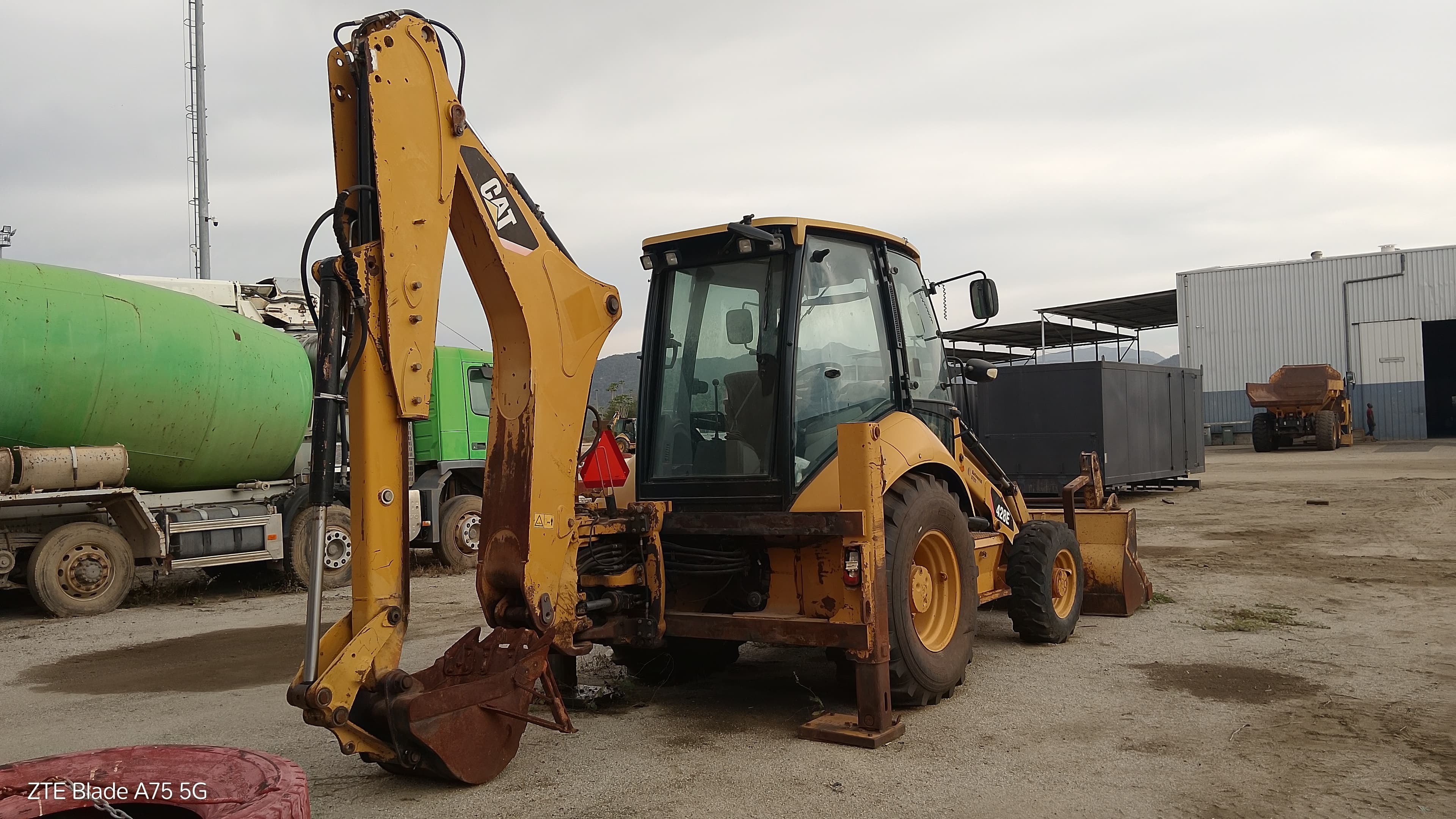 Retroescavadora Caterpillar 428E — image 6