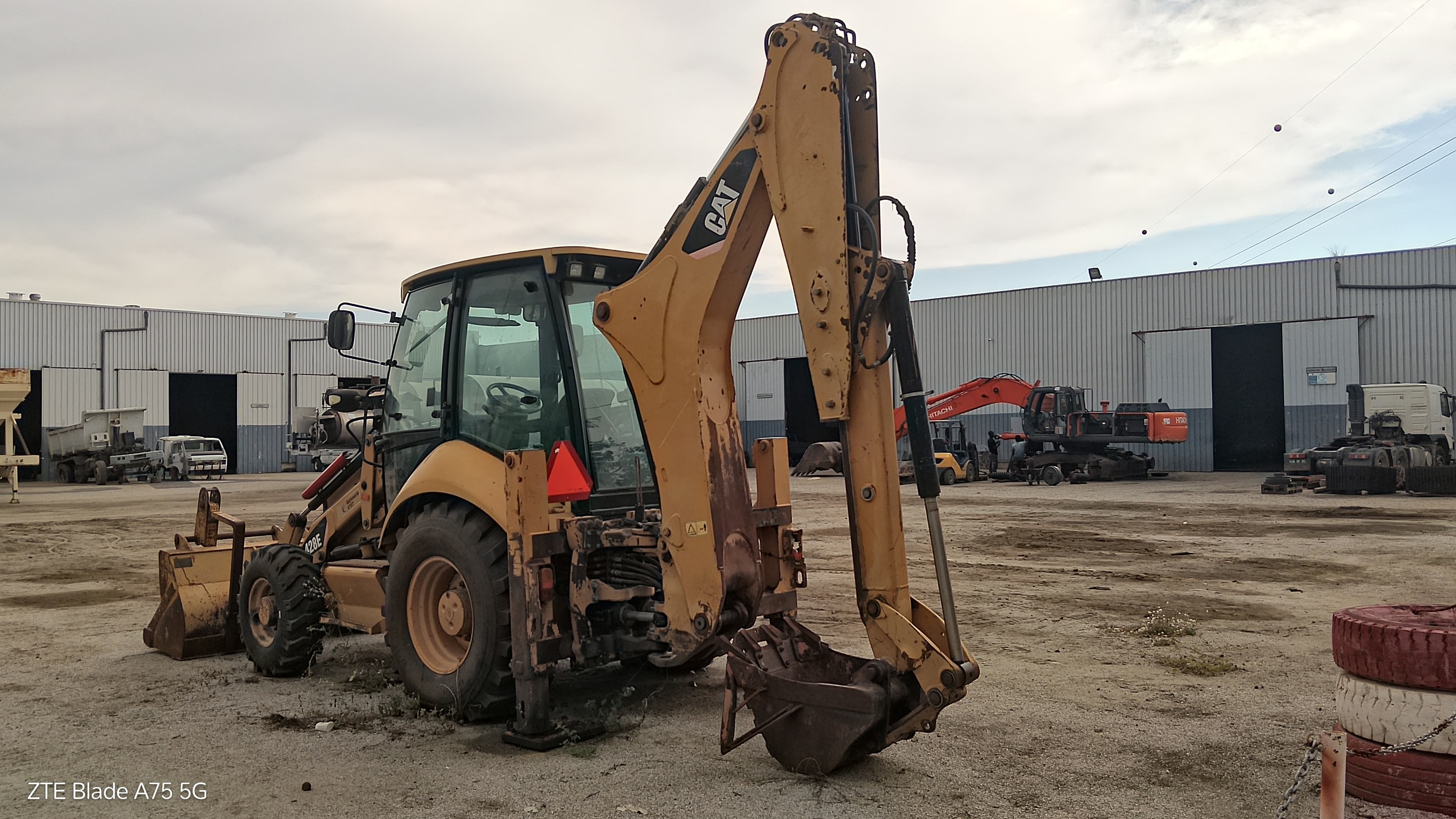 Retroescavadora Caterpillar 428E — image 7