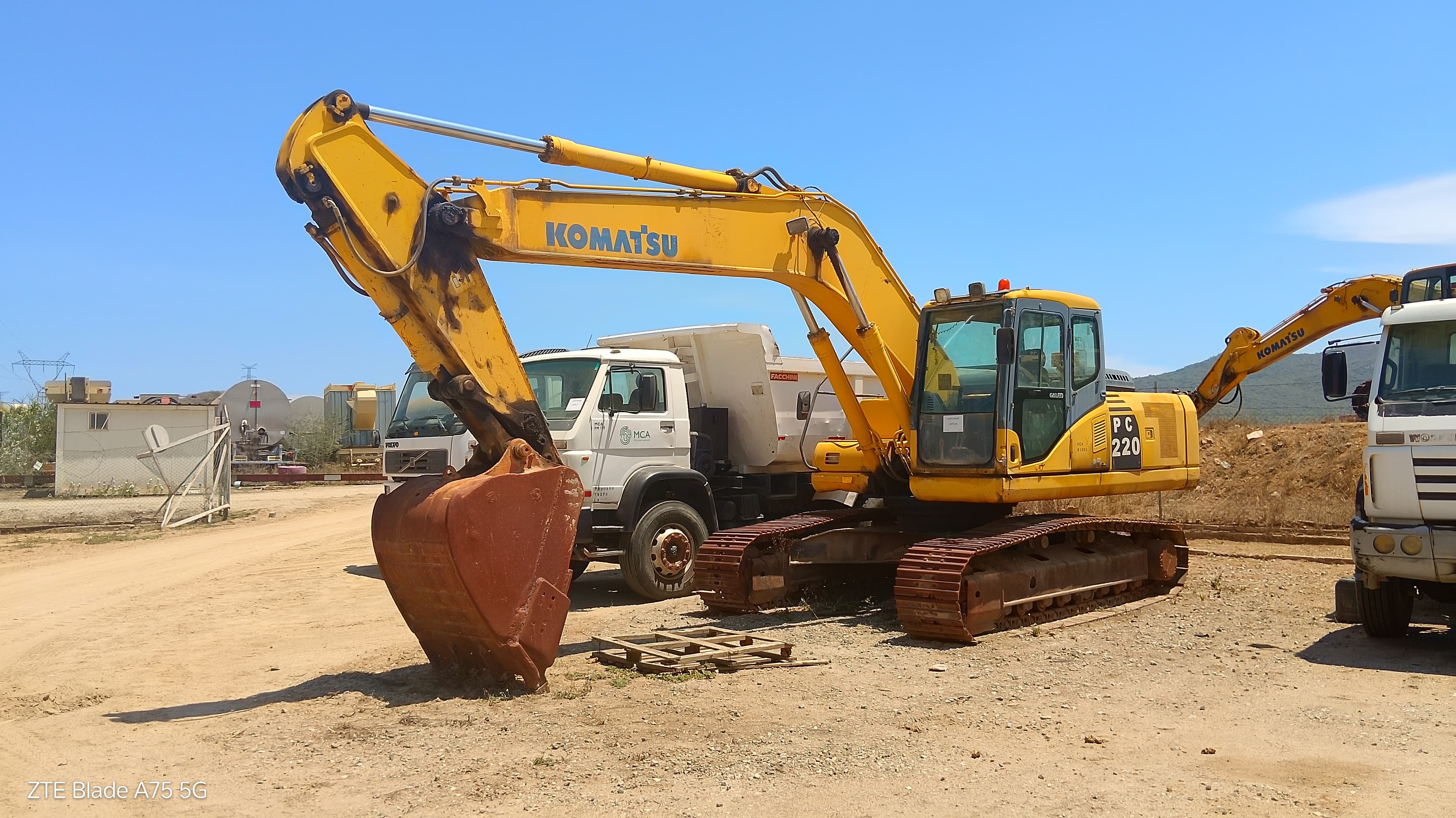 Escavadora de Rastos Komatsu  PC220 — imagen 1