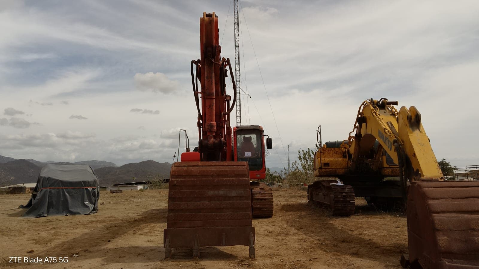 Escavadora de Rastos DOSSAN DX300 LC — imagem 4