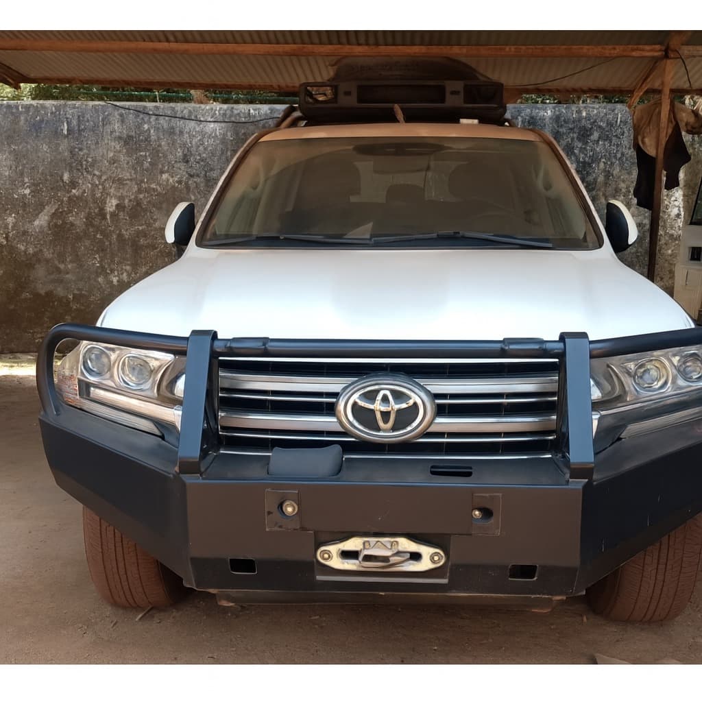 Toyota Land Cruiser LC200 — imagen 1