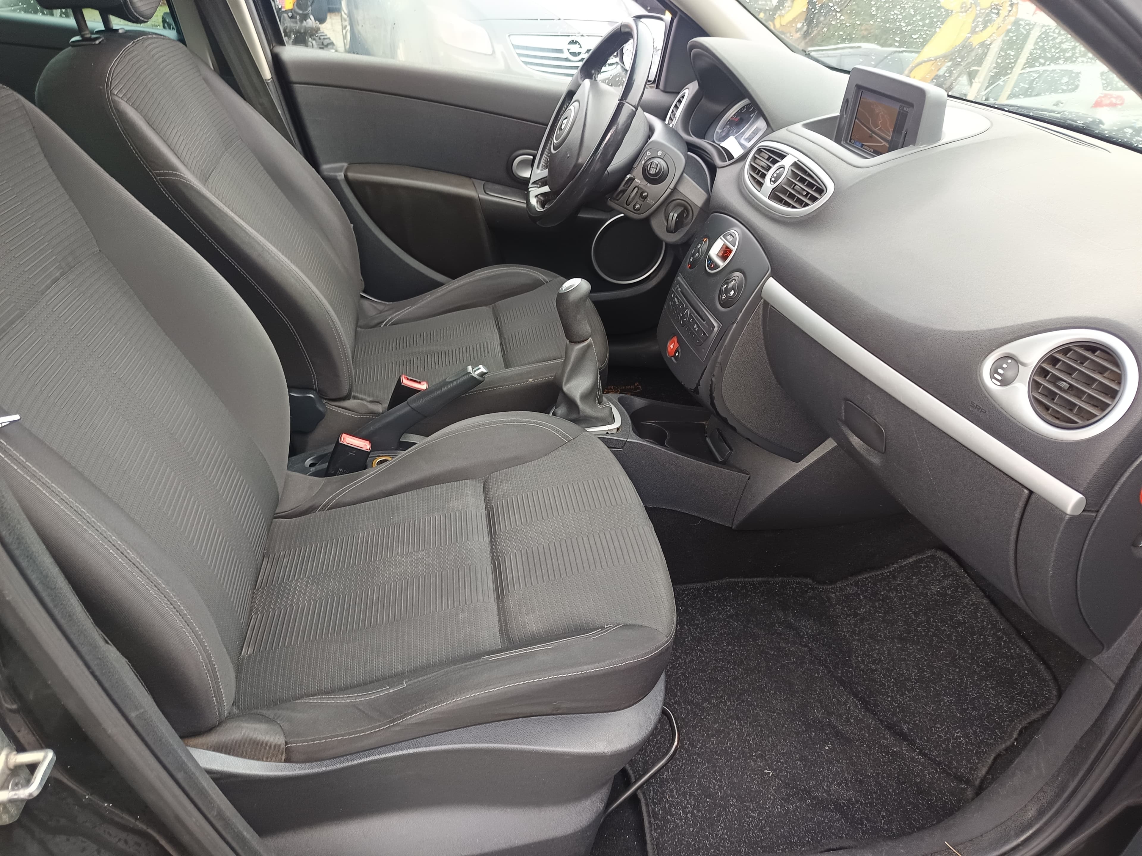 Renault Clio · Ano 2011 — image 26